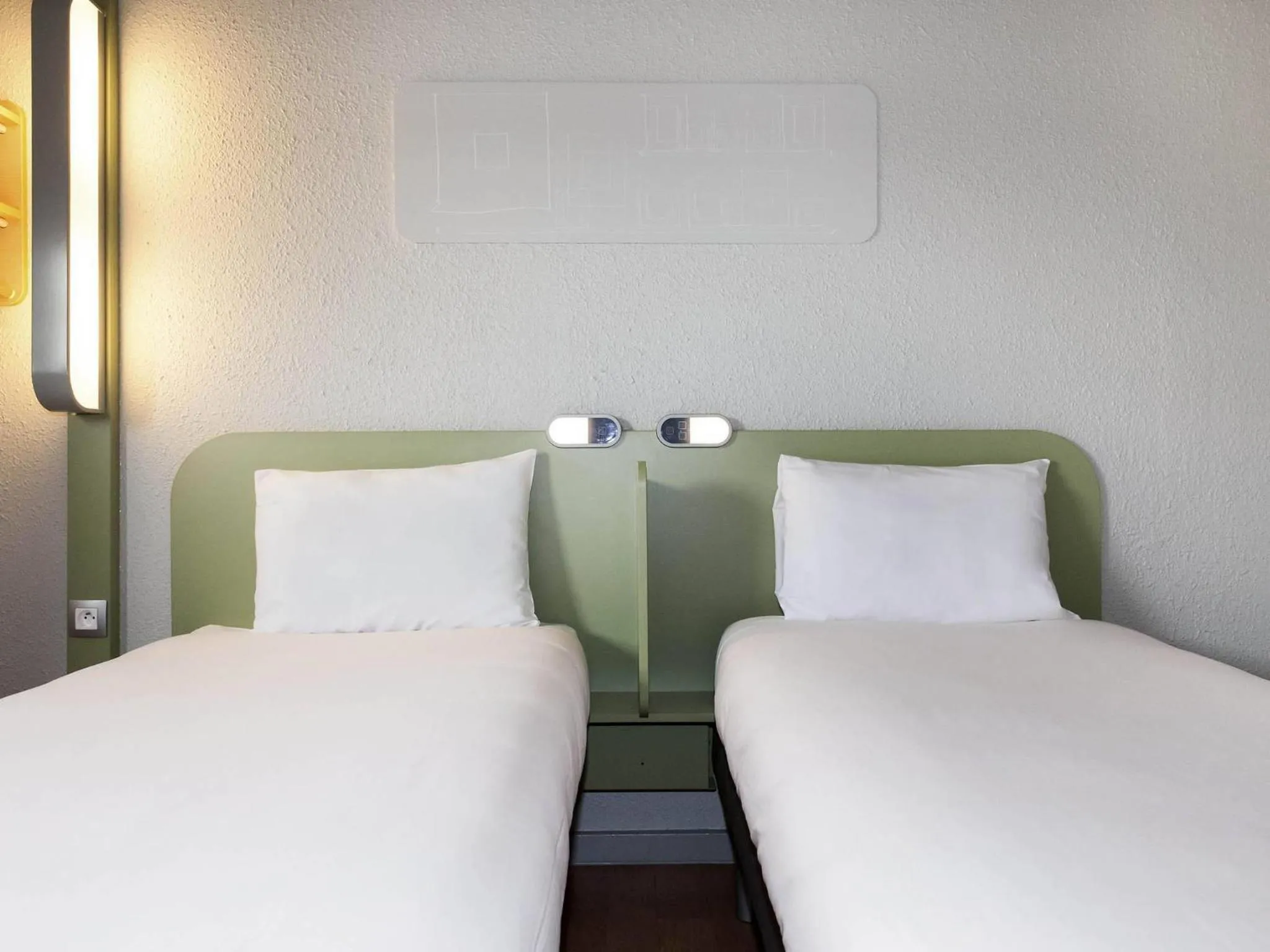 Standard Twin Room in ibis budget Goussainville Charles de Gaulle
