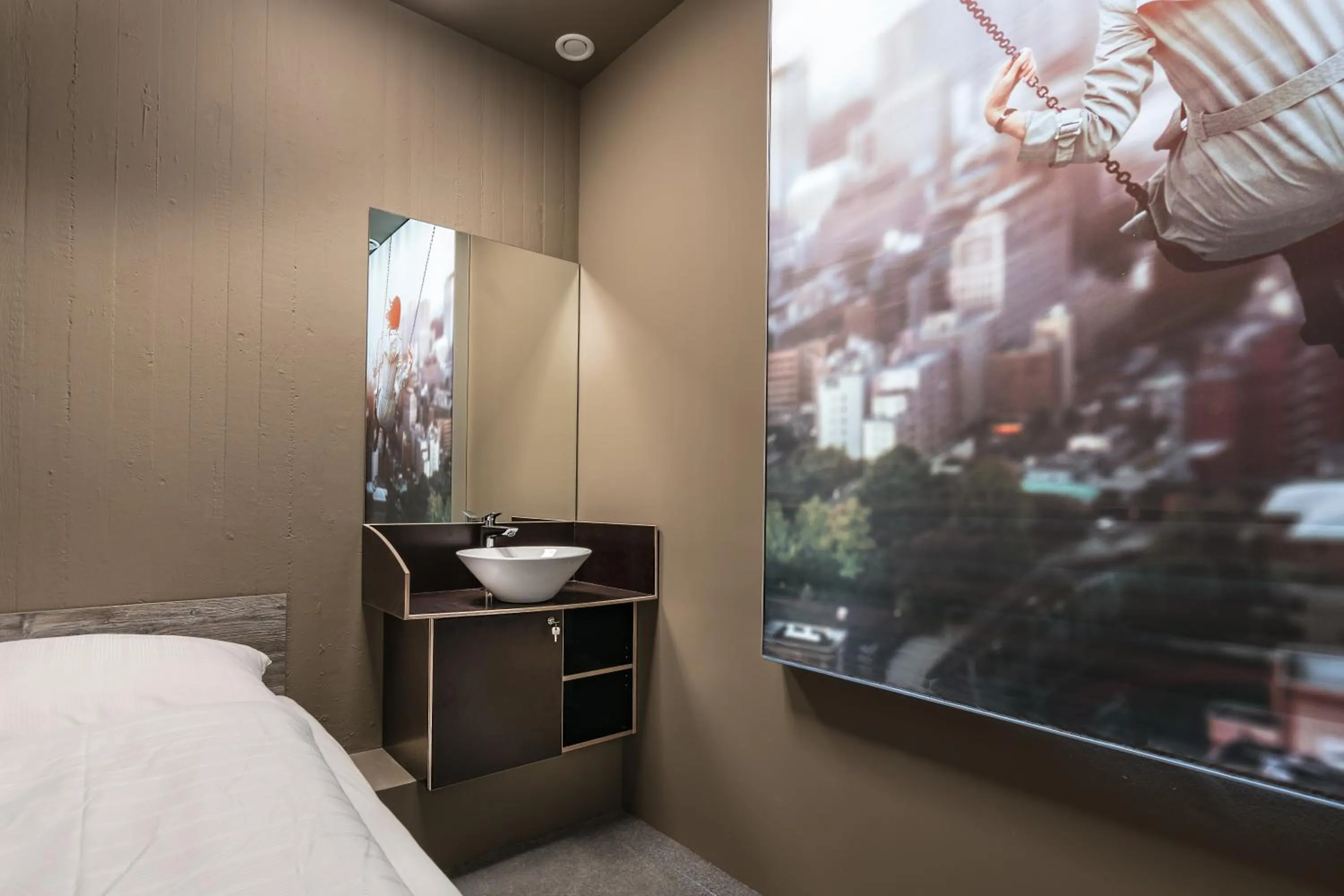 Budget Single Room with Shared Bathroom in BoxHotel Göttingen (App Based Hotel)