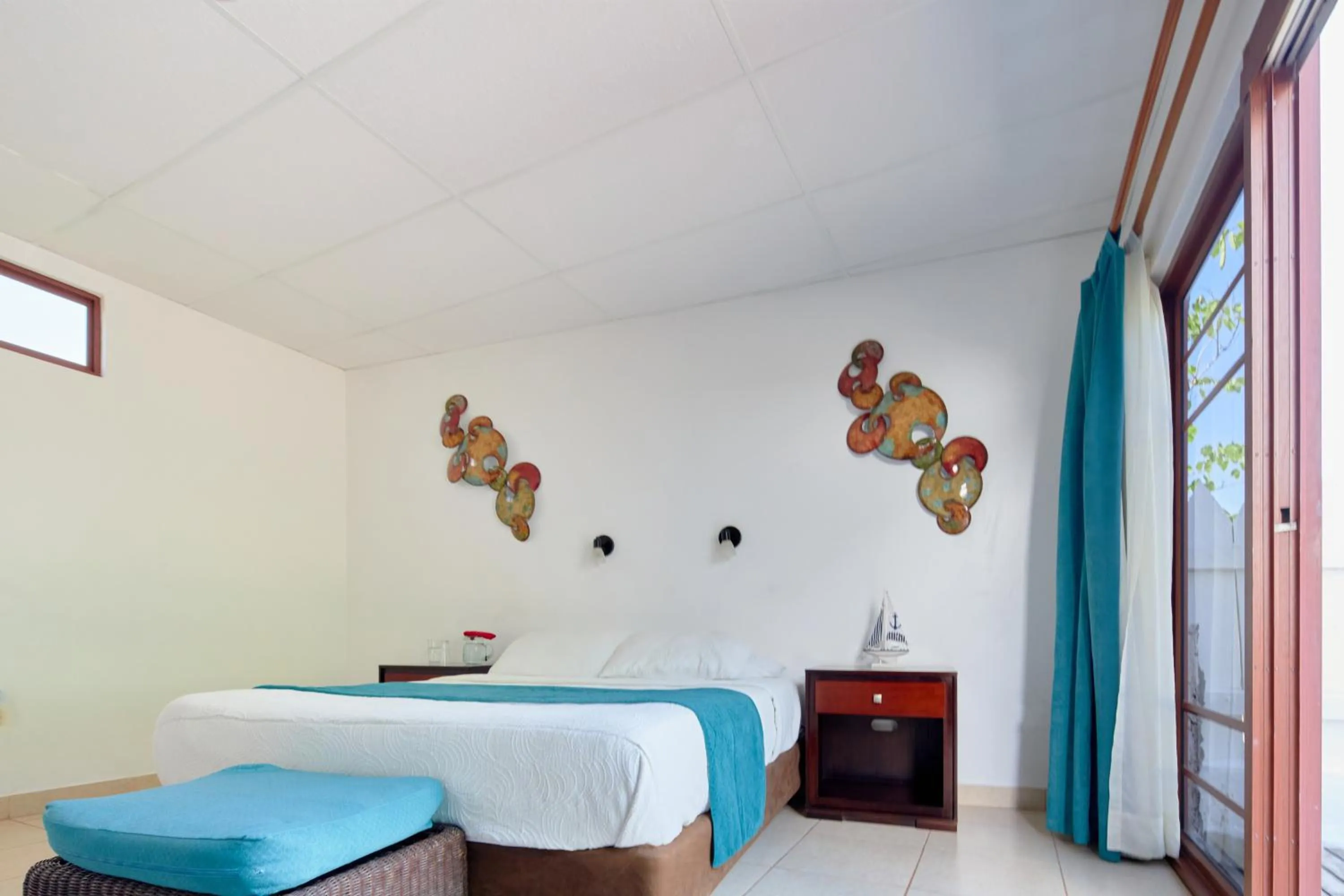 Budget Double Room in Hotel Isamar Galapagos Beachfront