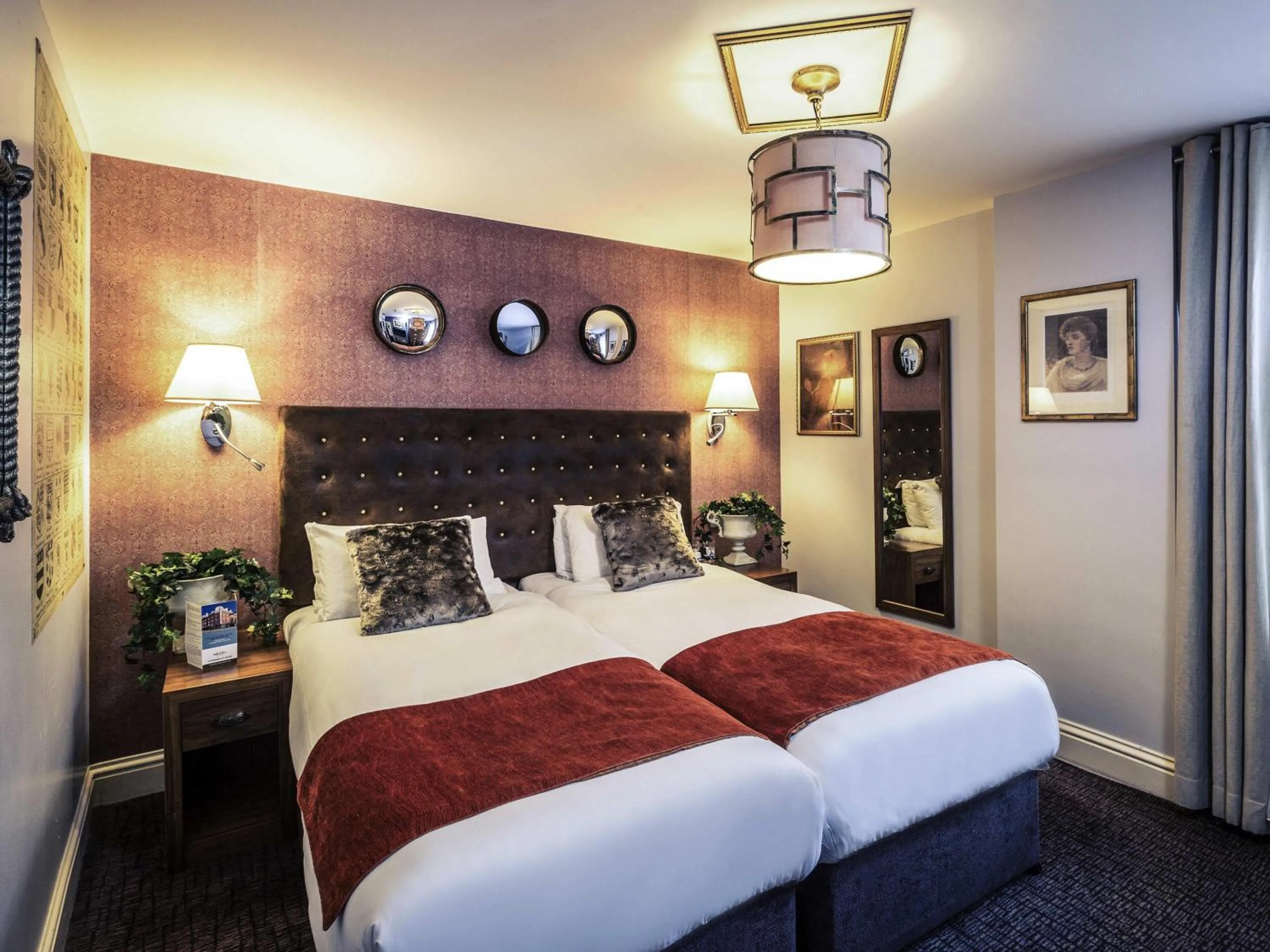 Standard Twin Room in Mercure Nottingham City Centre Hotel