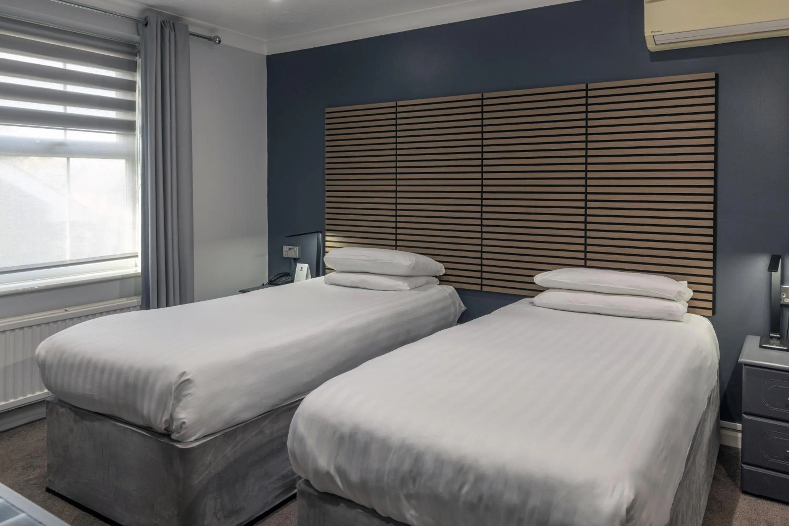 Standard Twin Room in Best Western Claydon Hotel