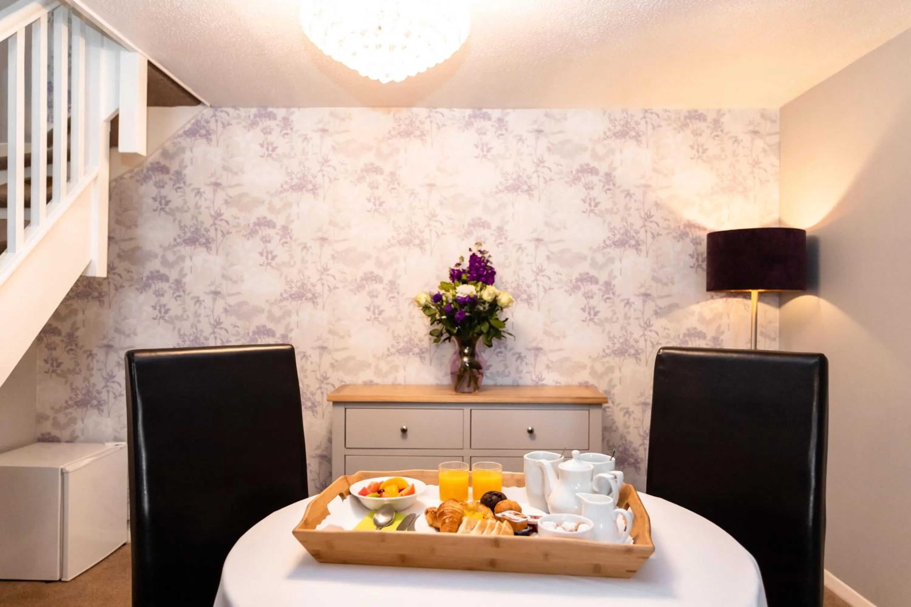 Queen Suite in Holiday Inn A55 Chester West by IHG