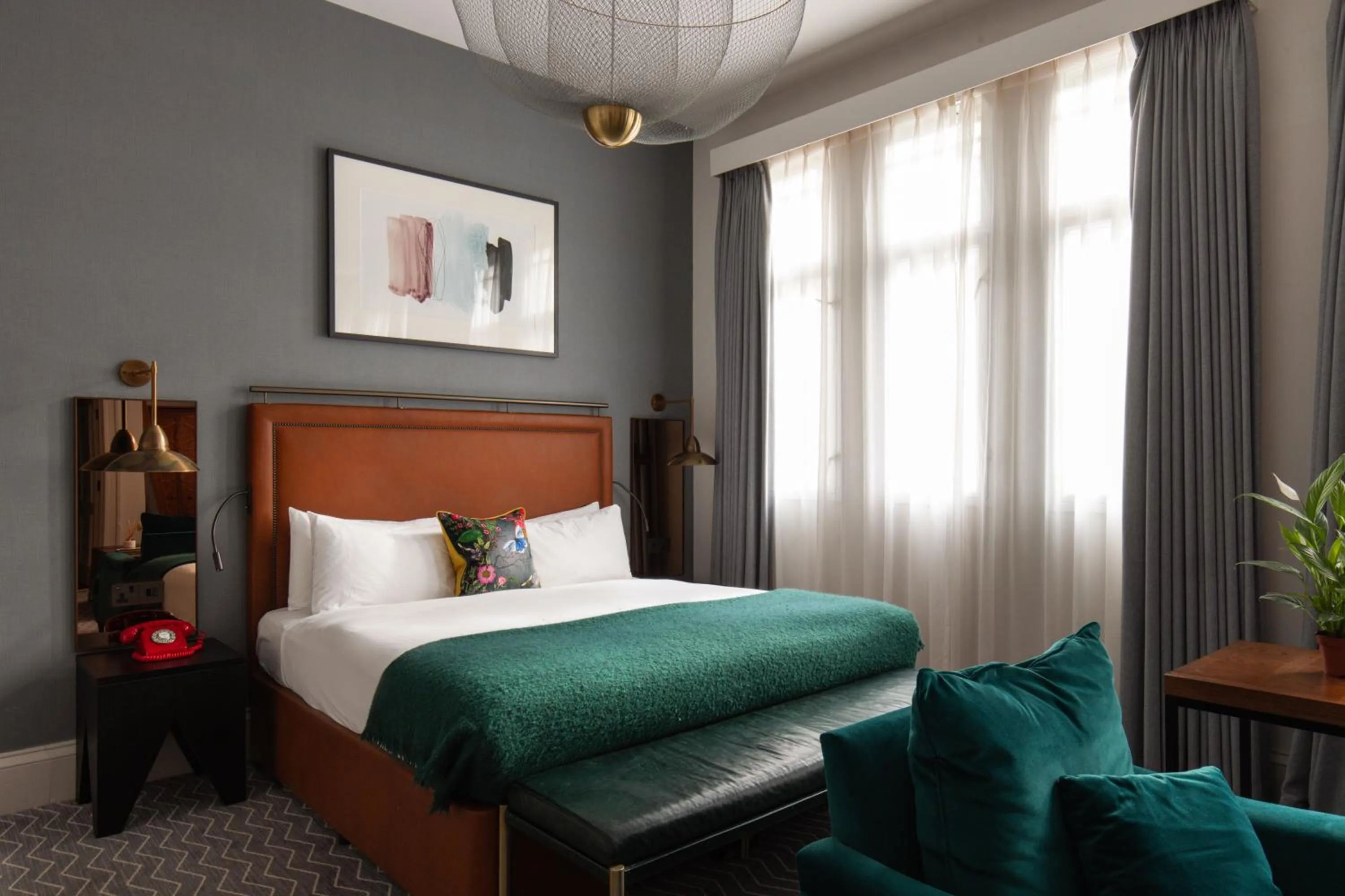 1 King Suite in Kimpton Clocktower by IHG