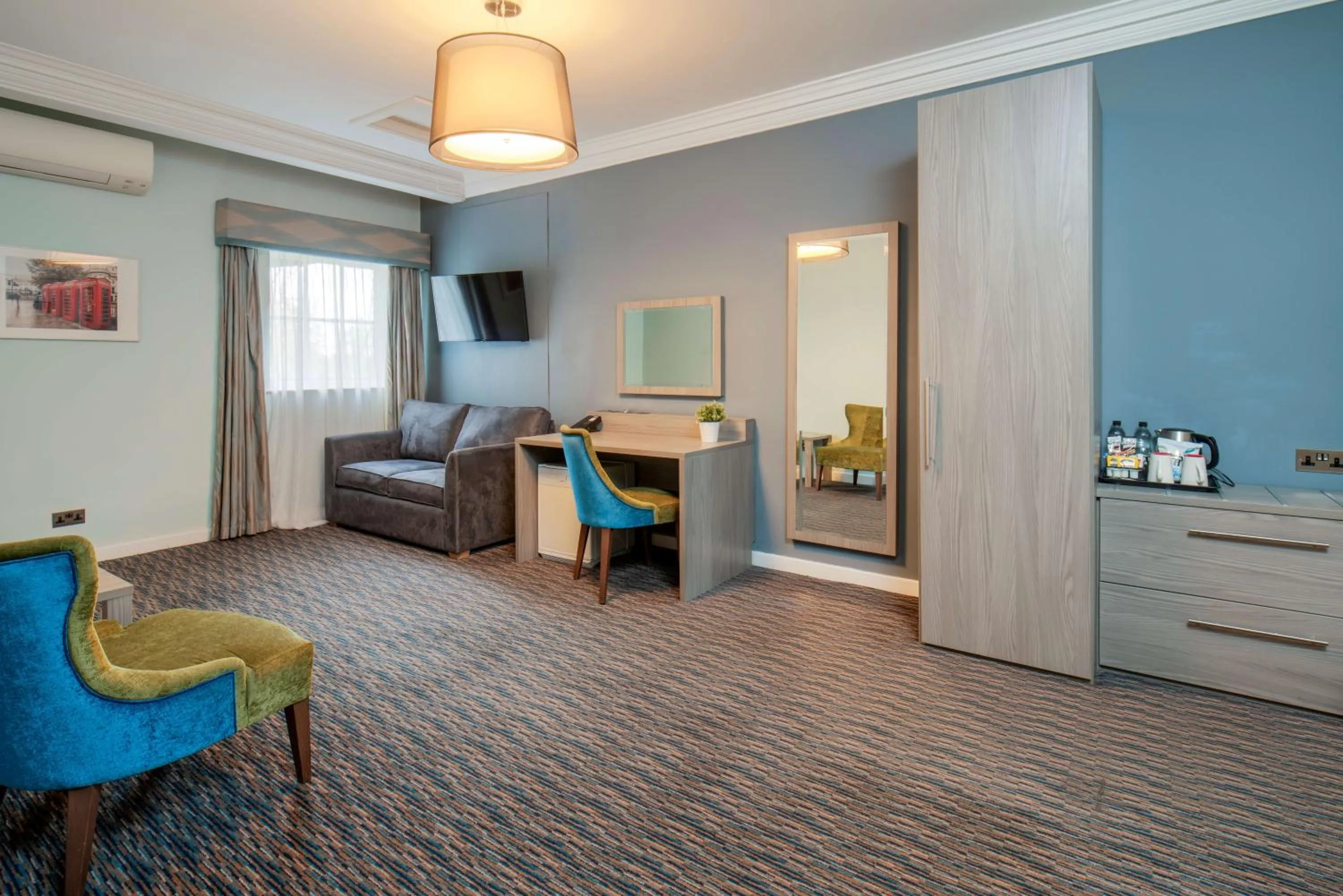 Suite with One Double Bed and Sofa Bed - Non-Smoking in London Chigwell Prince Regent Hotel, BW Signature Collection