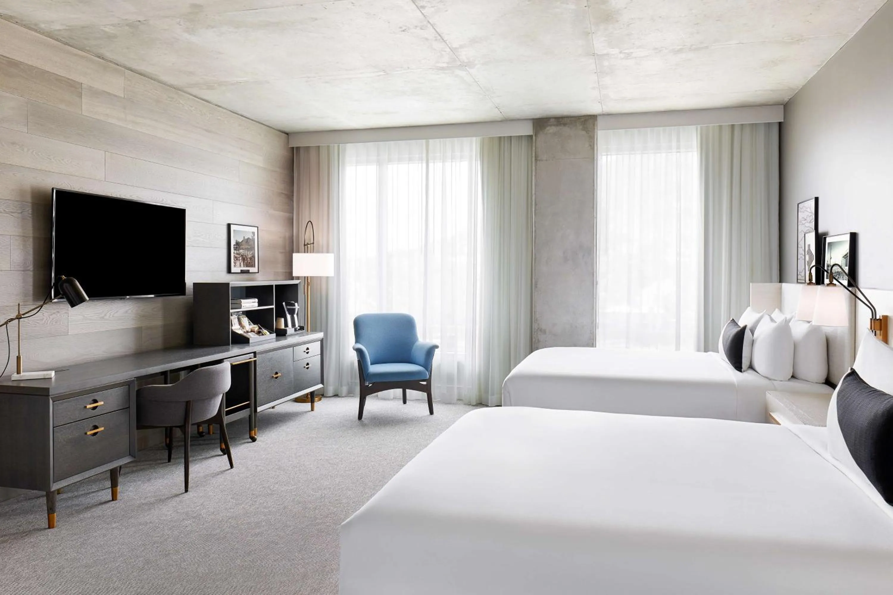 Accessible Signature Deluxe Queen in Mountain Shadows Resort Scottsdale