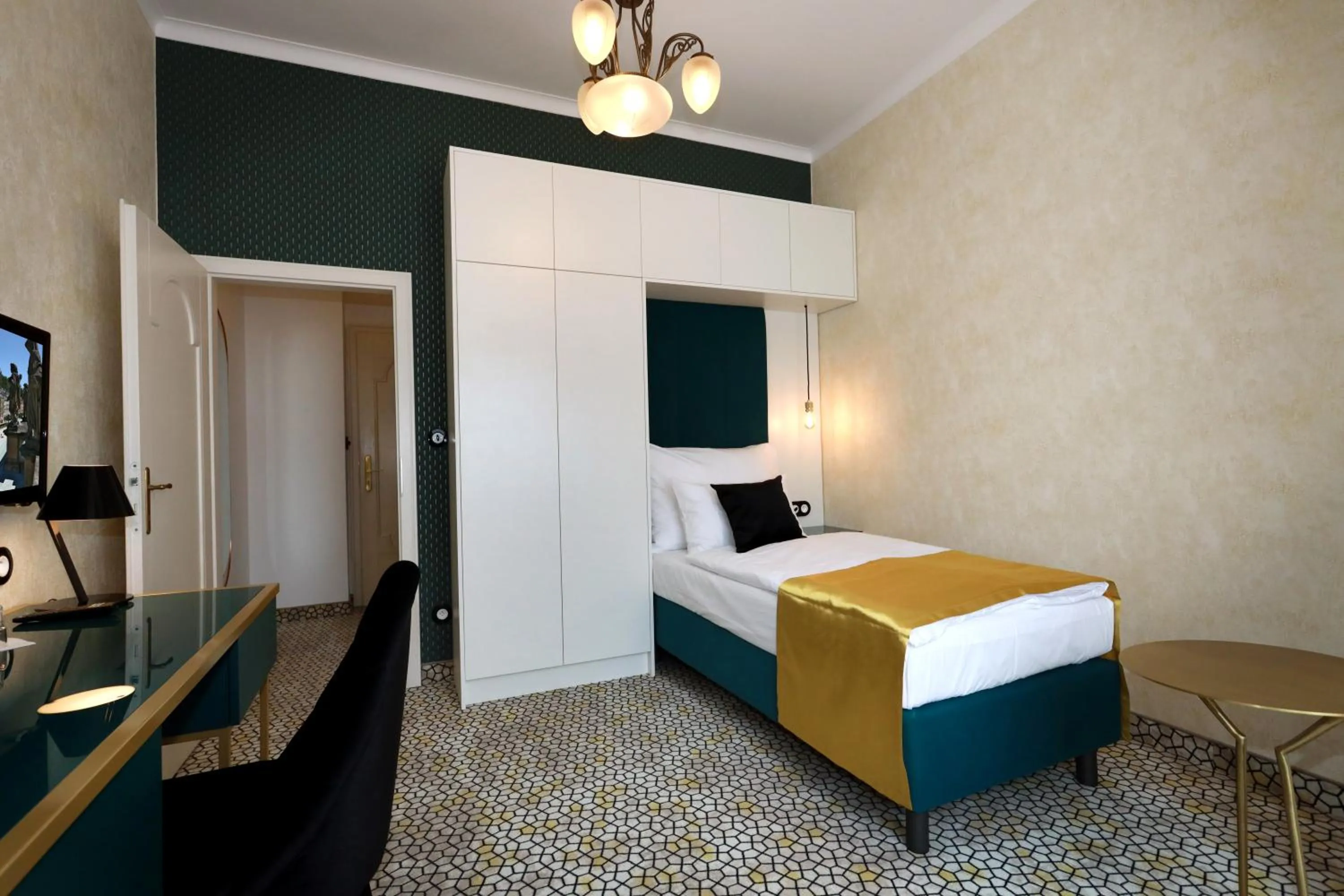 Single Room in Art Deco WOLKER by ASTORIA Hotel & Medical Spa