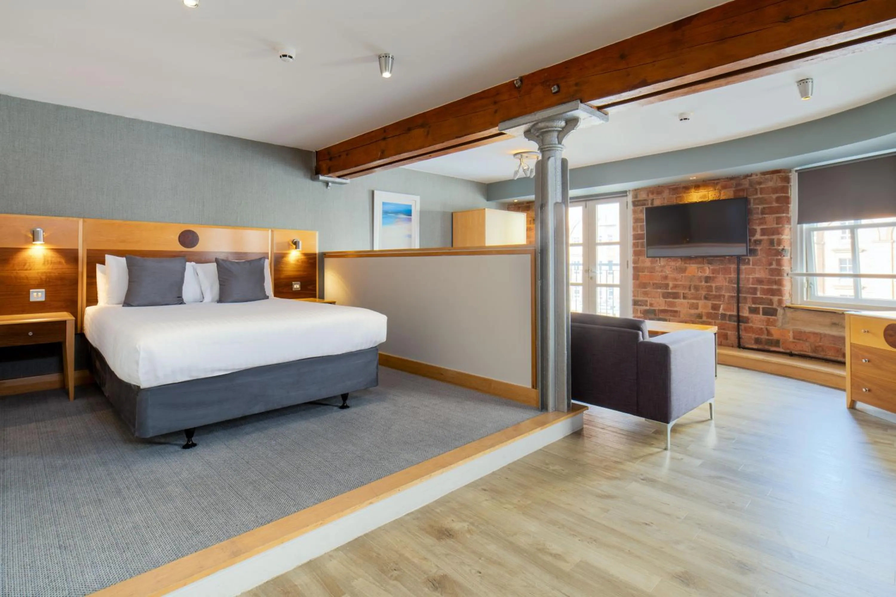 Larger Double Studio Suite with Sofa Bed - Non-Smoking in Glasgow Argyle Hotel, BW Signature Collection