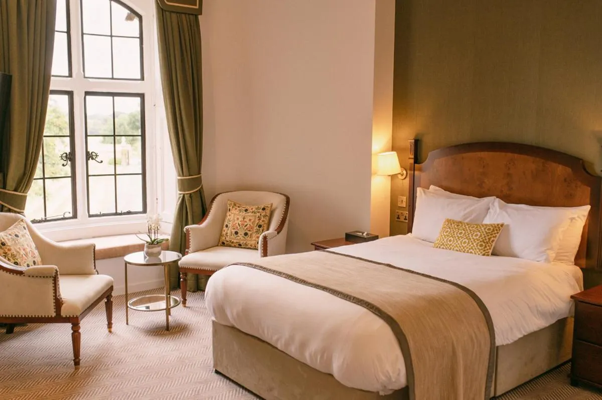 Deluxe Room in The Elvetham Hotel