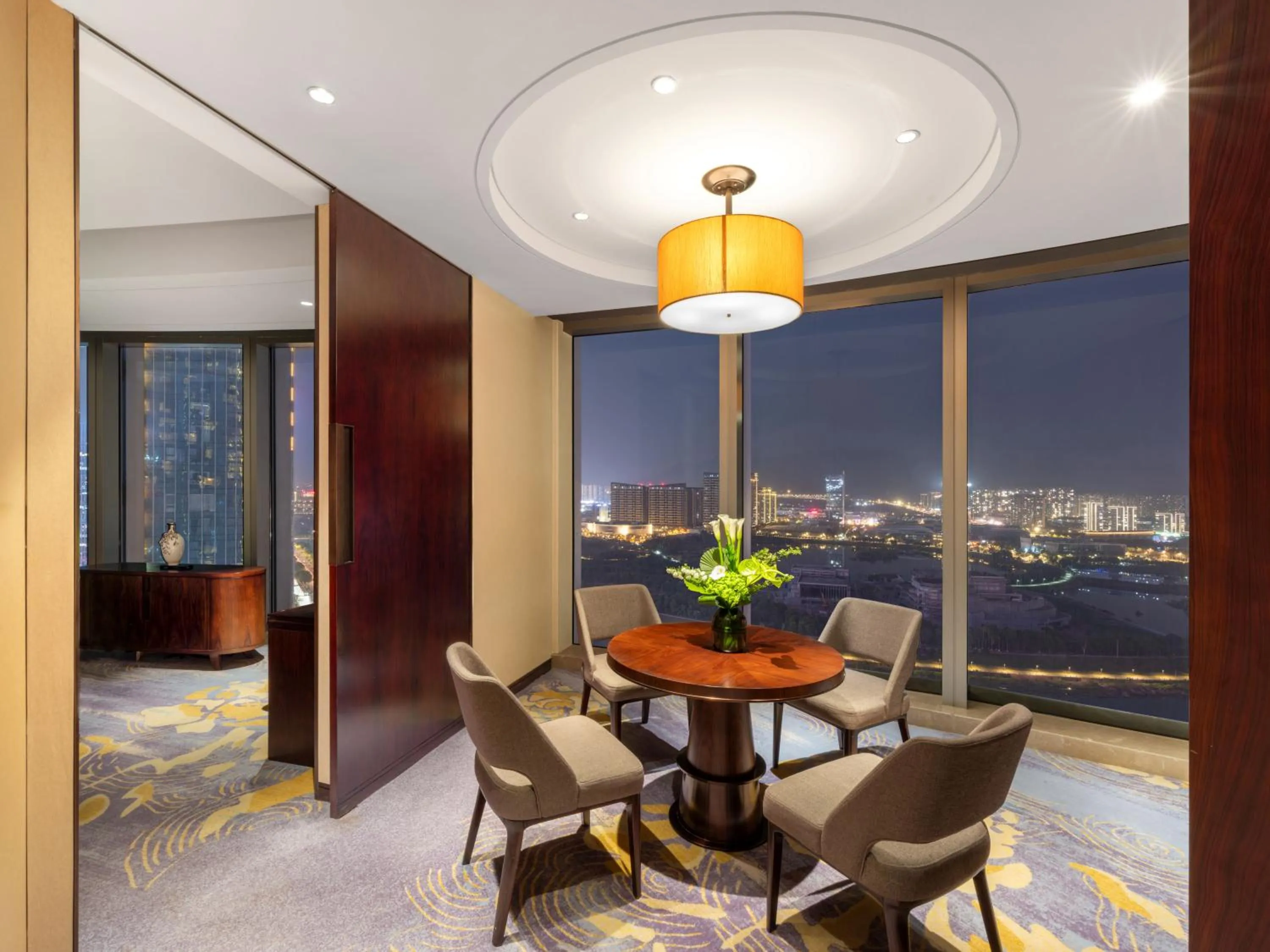 Executive King Suite (One bedroom and one living room) in Shangri-La Yiwu - 3 Min To The Mall, Free Coffee At Lobby