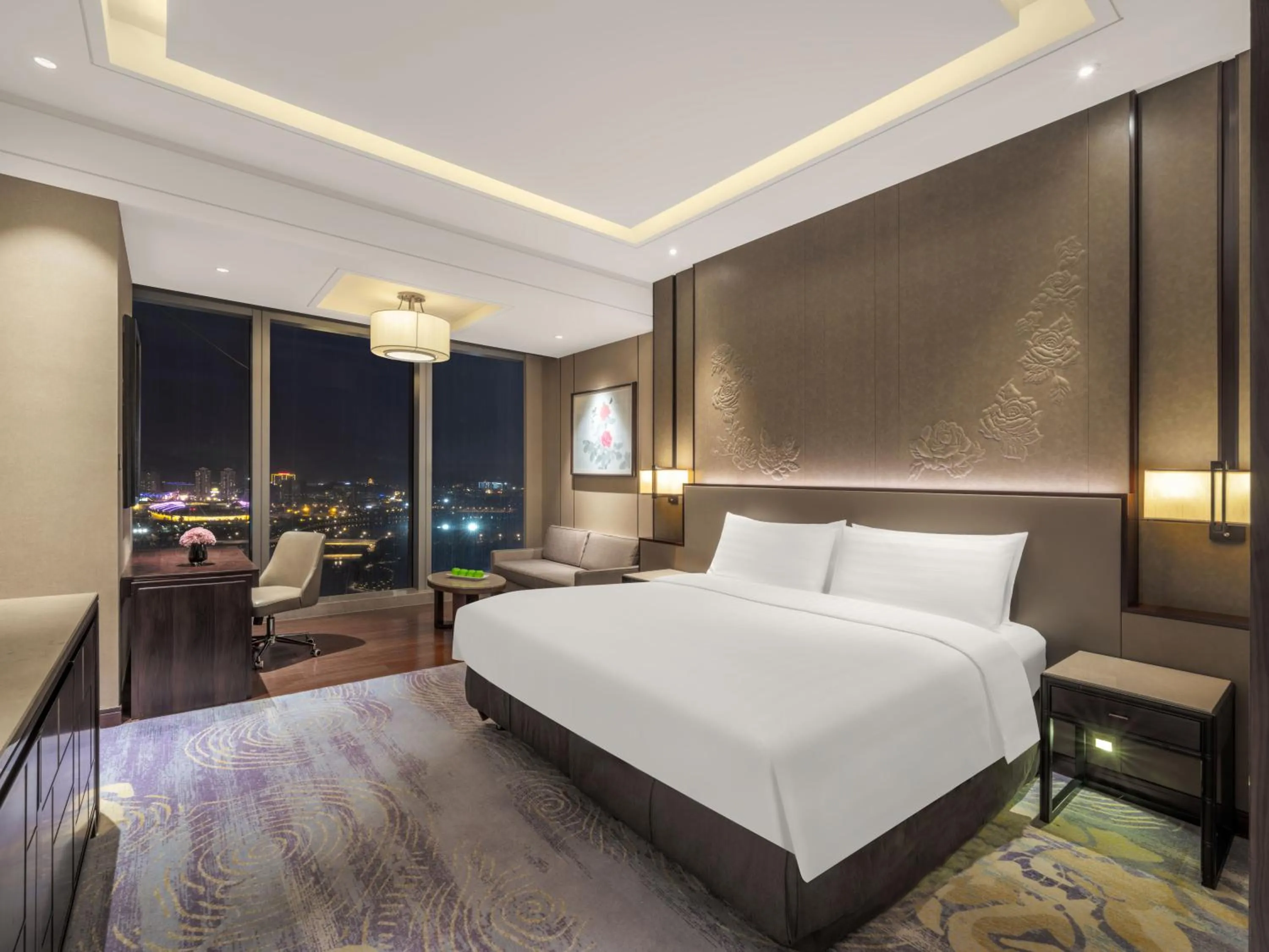 Deluxe River View King Room in Shangri-La Yiwu - 3 Min To The Mall, Free Coffee At Lobby