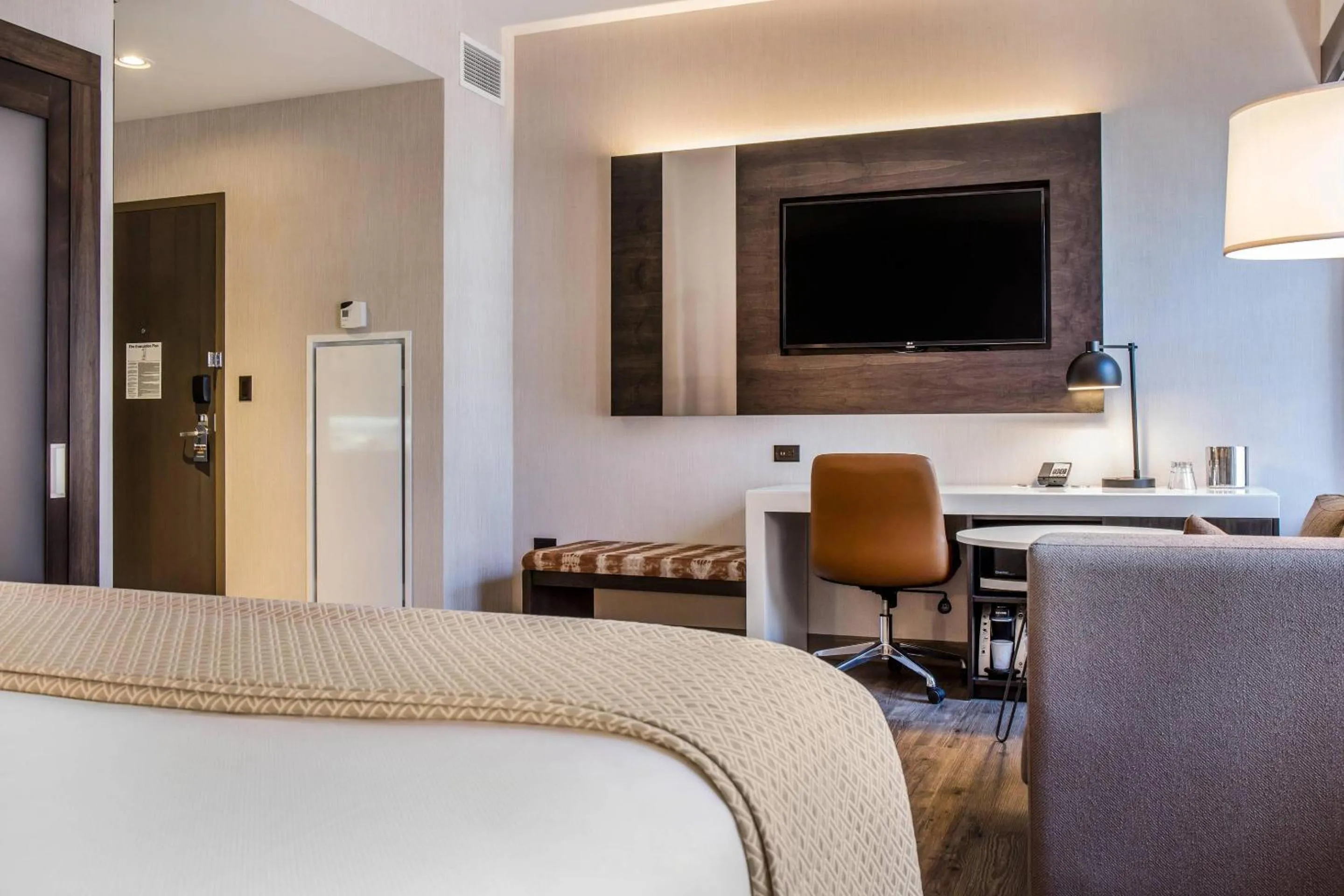 Deluxe King Room - Non-Smoking in Cambria Hotel Chicago Loop - Theatre District