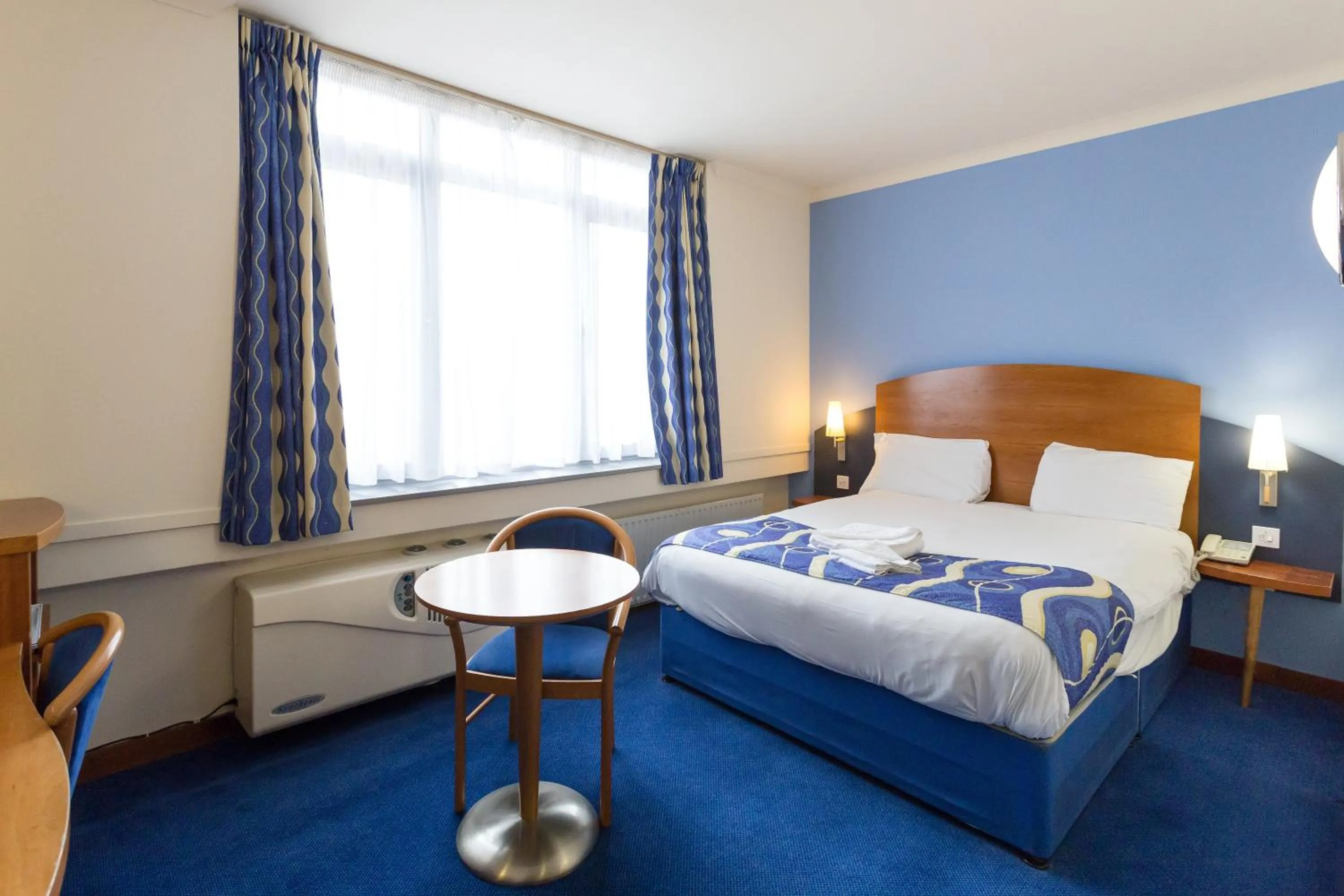 Single Room in London - Wembley International Hotel
