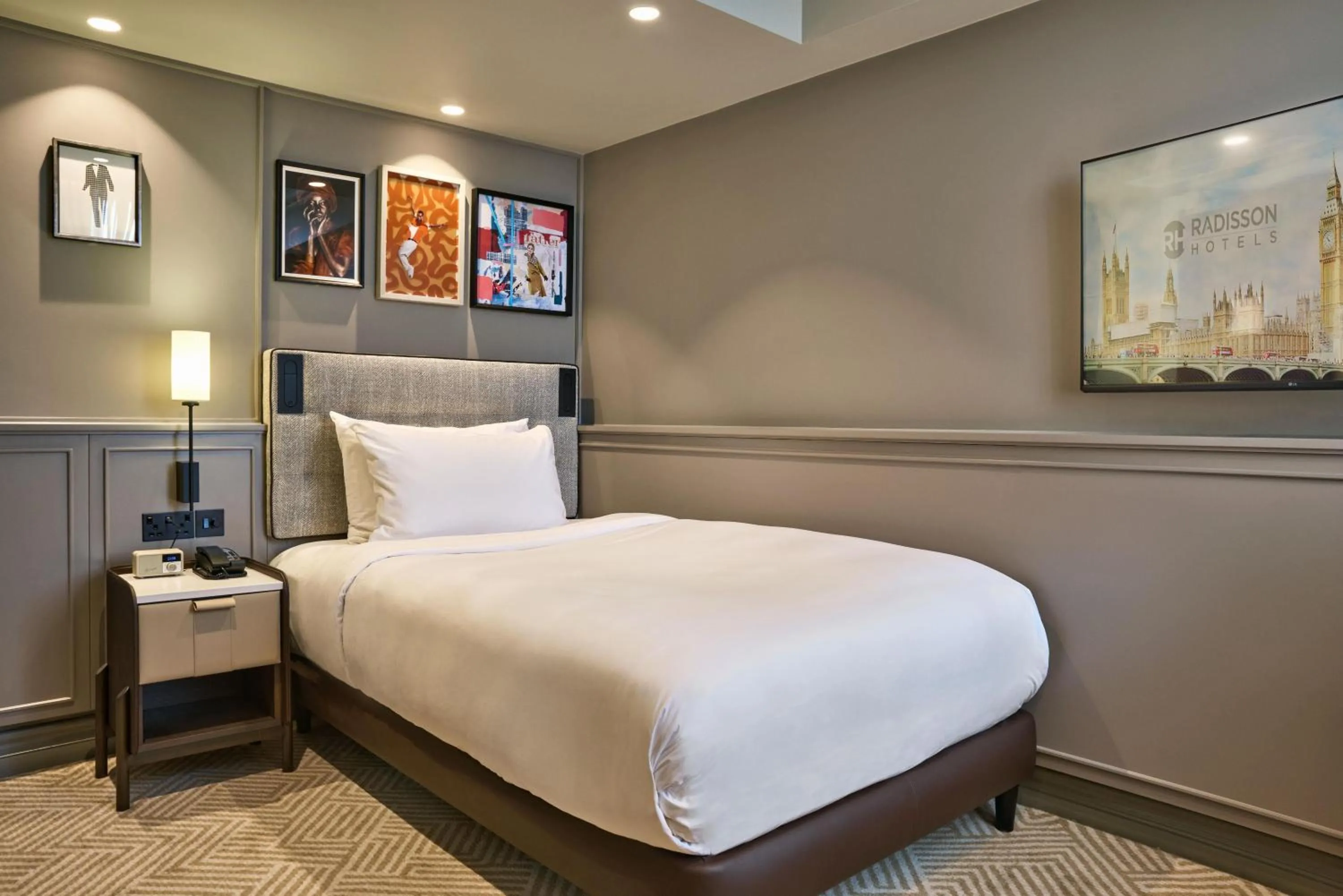 Single Room in Radisson Blu Hotel, London Bond Street