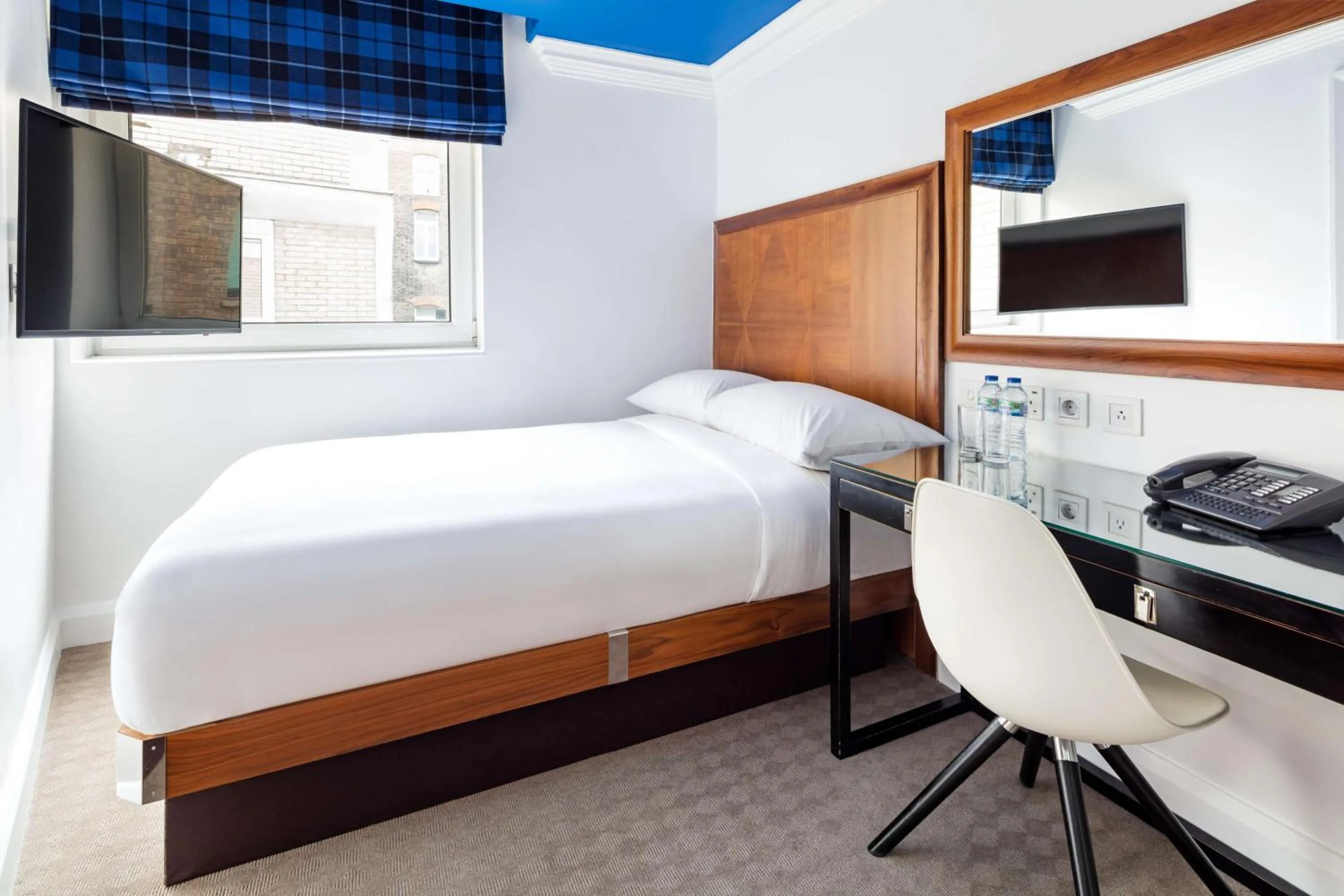 Superior Single Room in Radisson Blu Edwardian Kenilworth Hotel, London