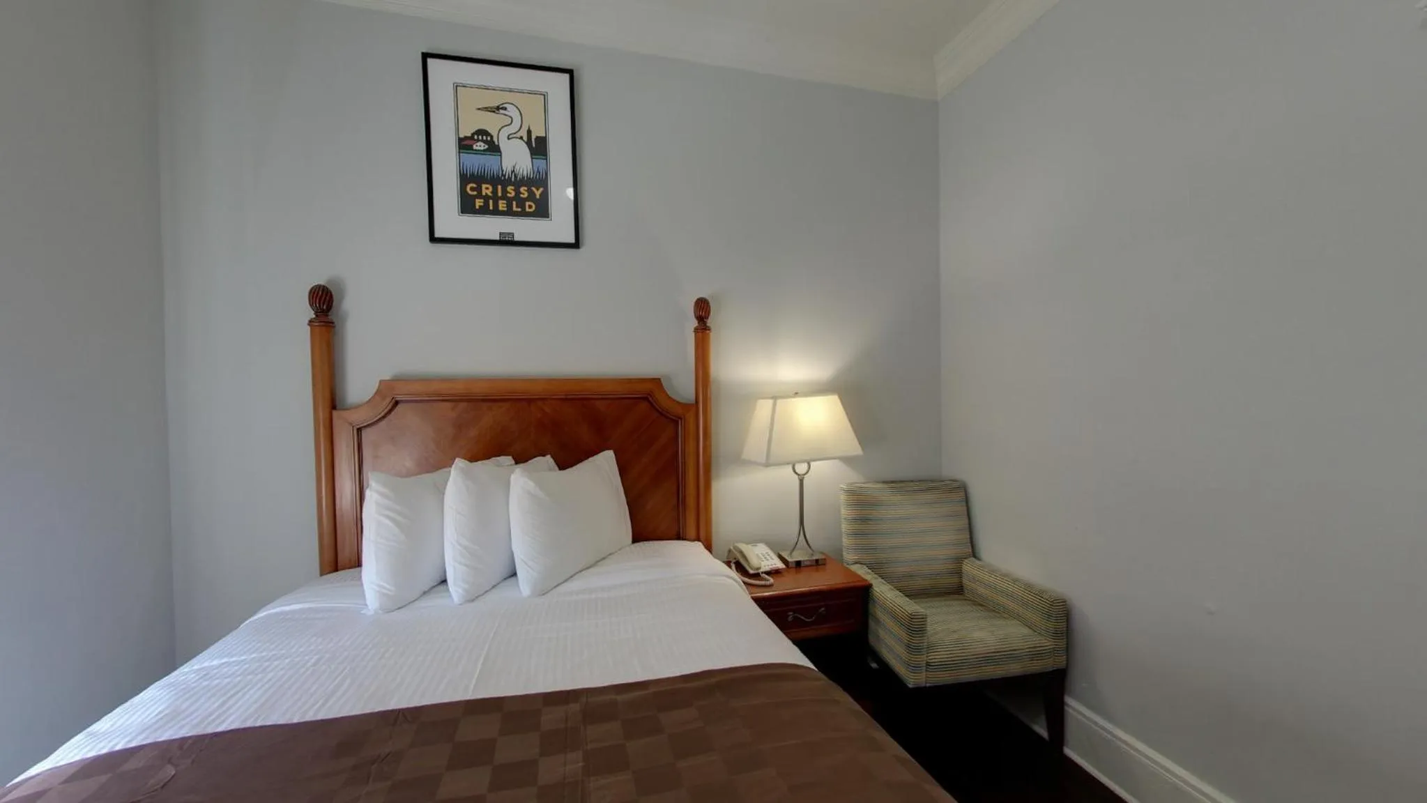 Queen Room with Private Bathroom in Warfield Hotel