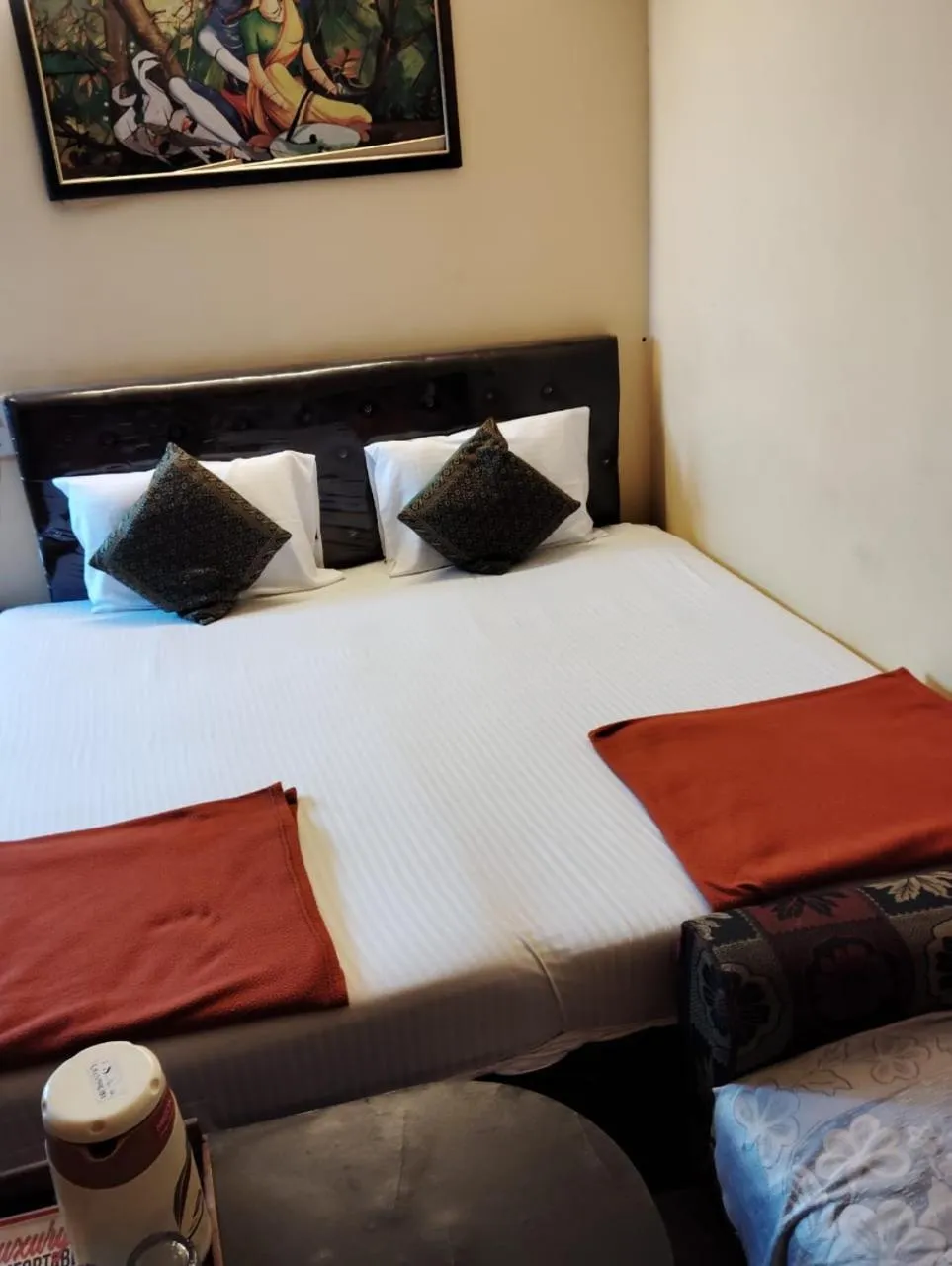 Deluxe Double or Twin Room in DS Residency Varanasi-Near Temple n Ghat-Parking