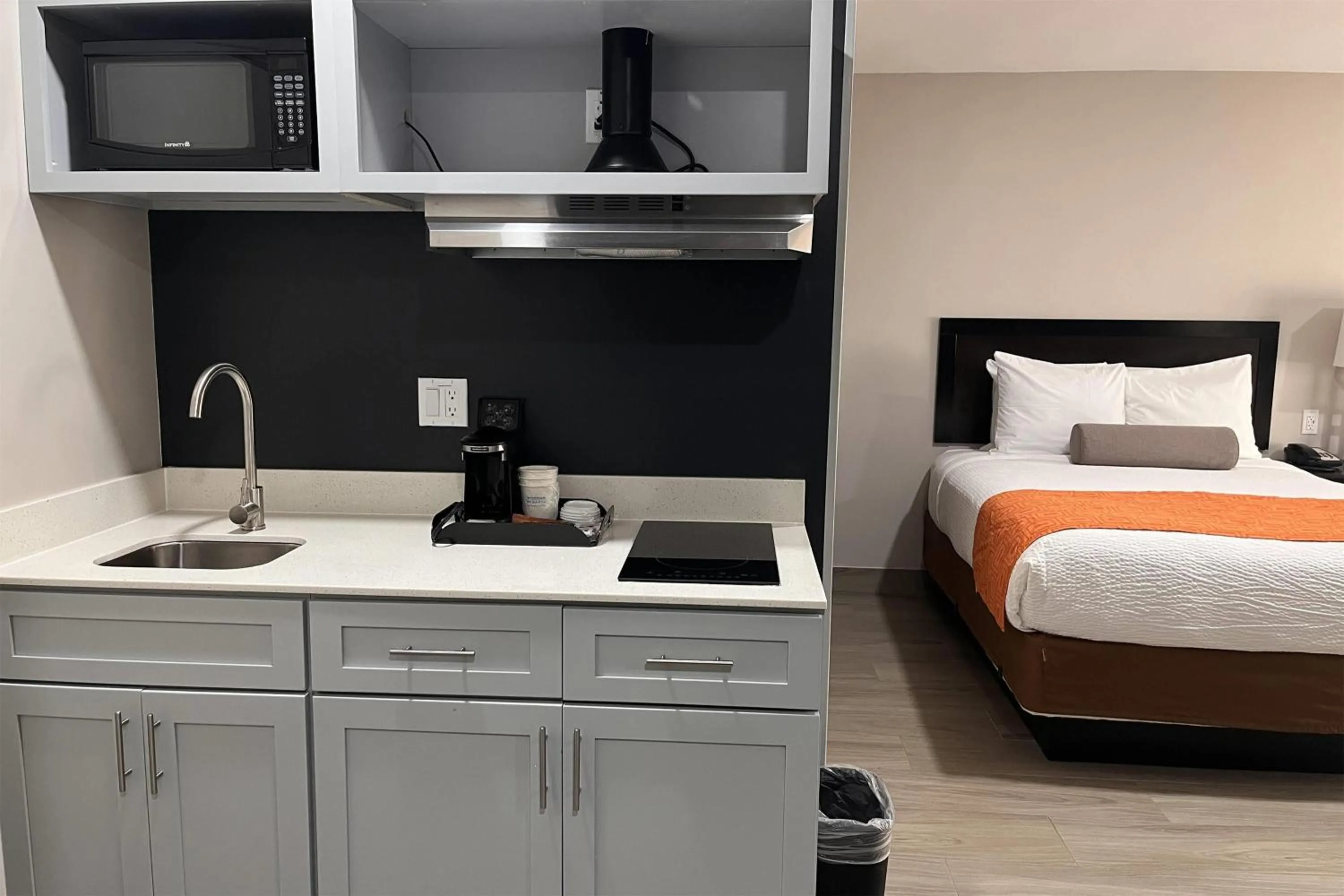 Queen Room with Two Queen Beds and Kitchenette - Non-Smoking in Howard Johnson by Wyndham Flagstaff University West