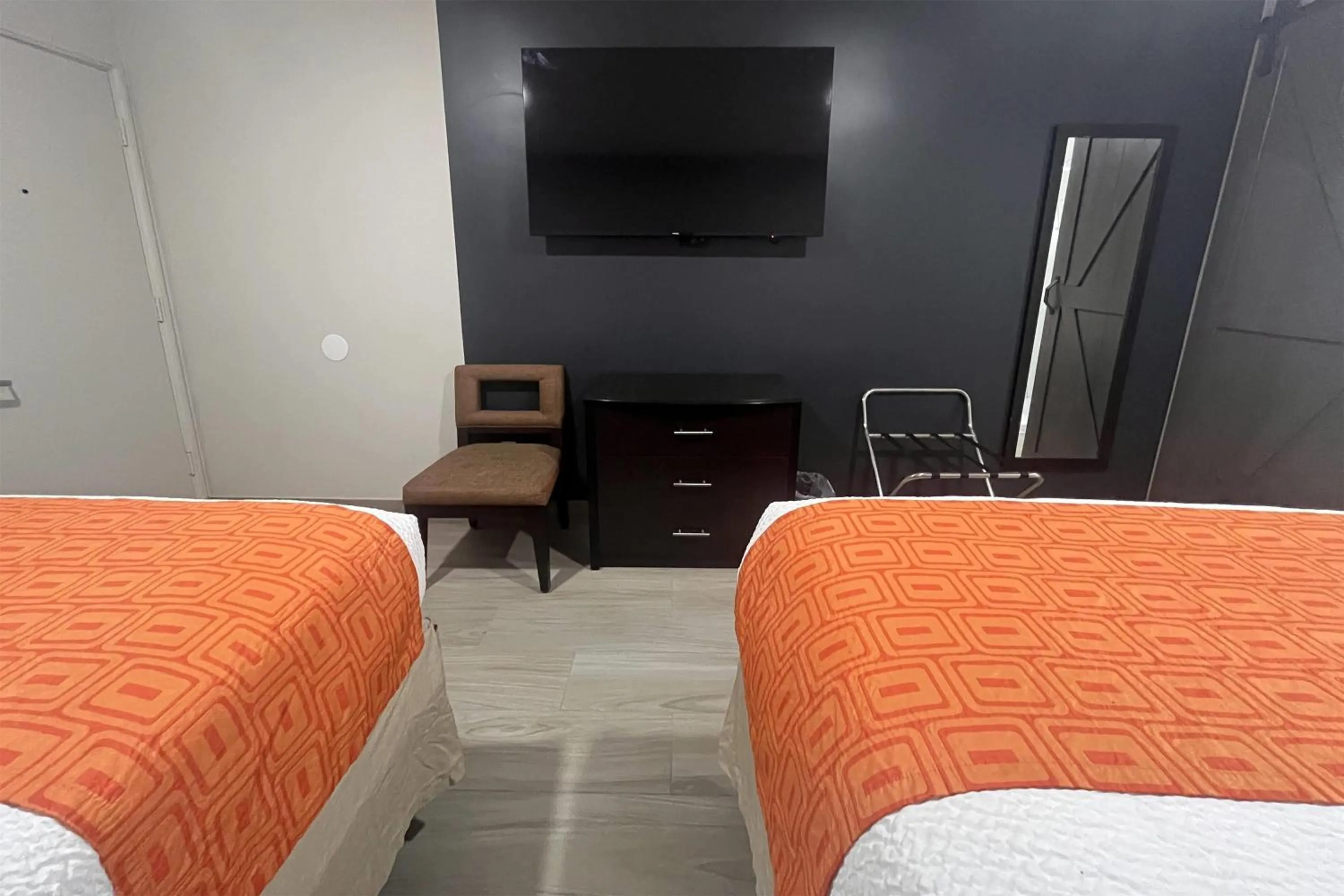 Queen Room with Two Queen Beds - Non-Smoking in Howard Johnson by Wyndham Flagstaff University West