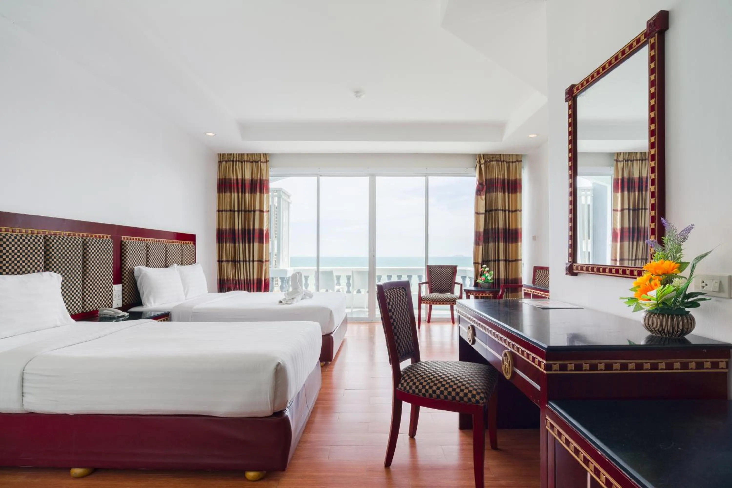 Superior Twin Room with Sea View in Jomtien Hisotel