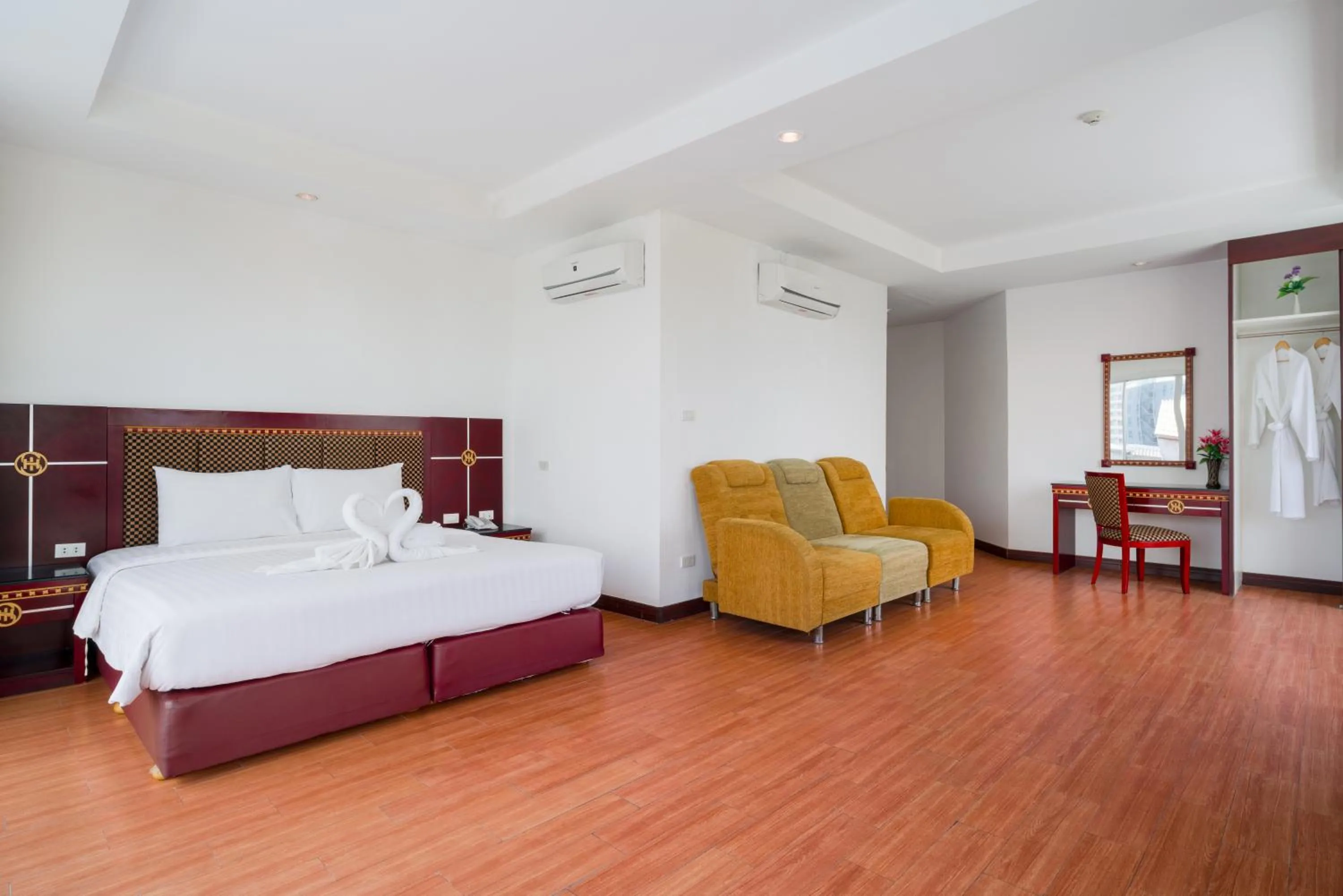 Junior Suite with Sea View in Jomtien Hisotel