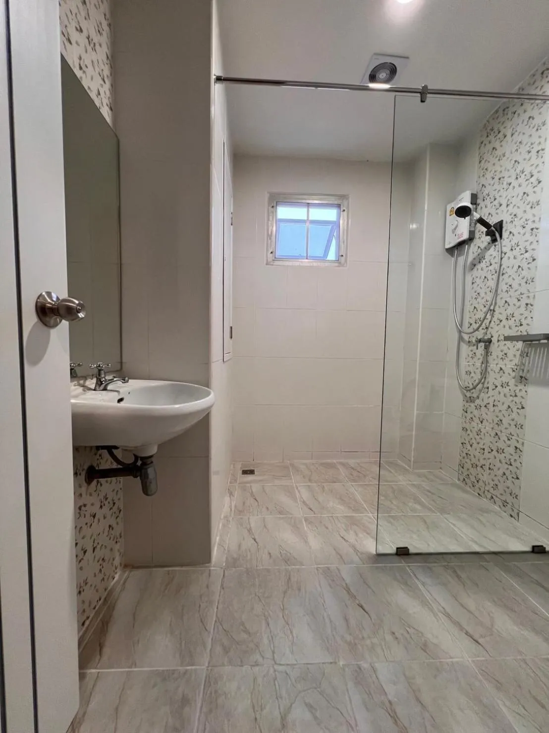 Queen Room with Two Queen Beds in Berich Hotel