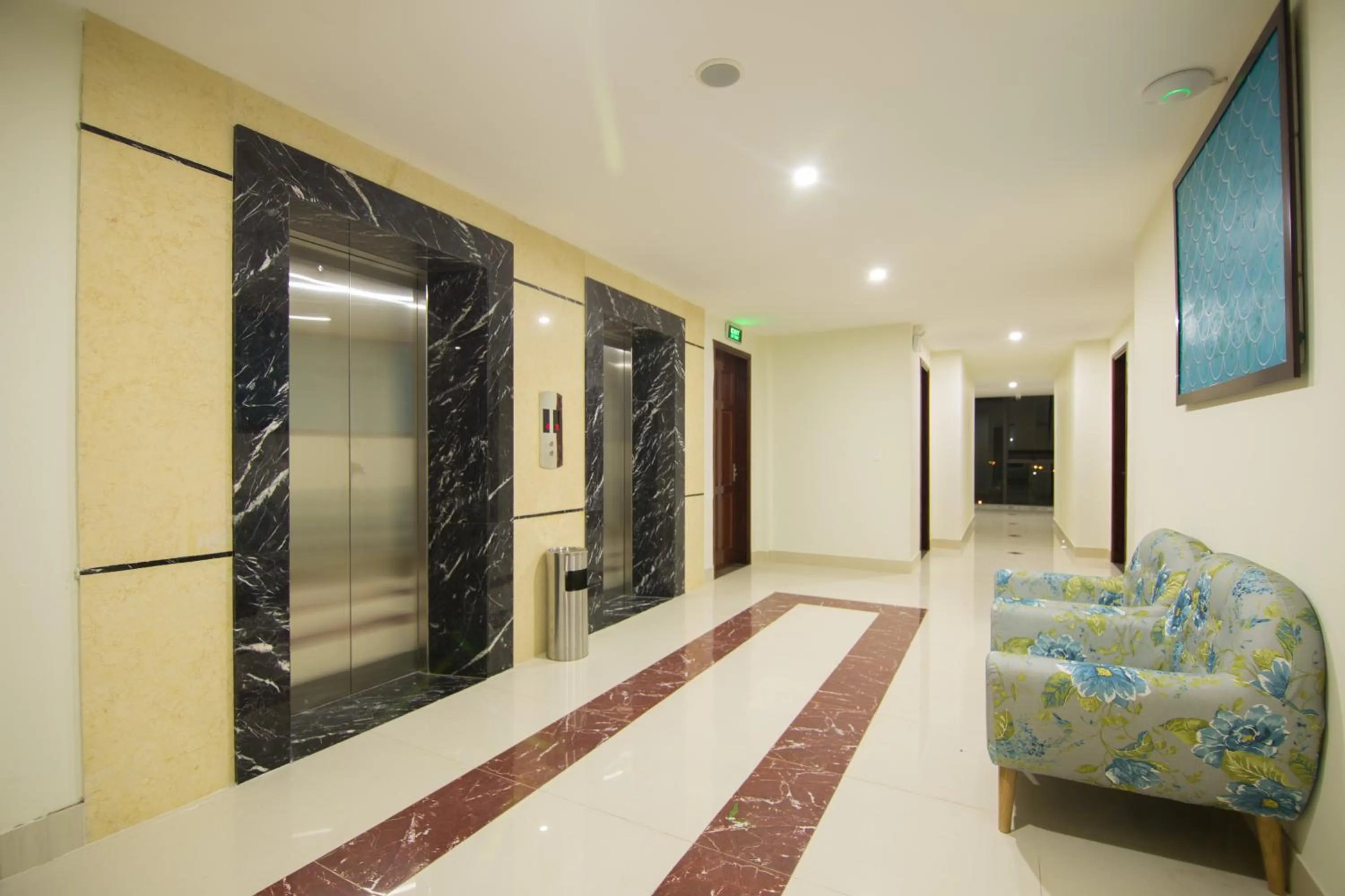 Superior Twin Room in Amanda Hotel