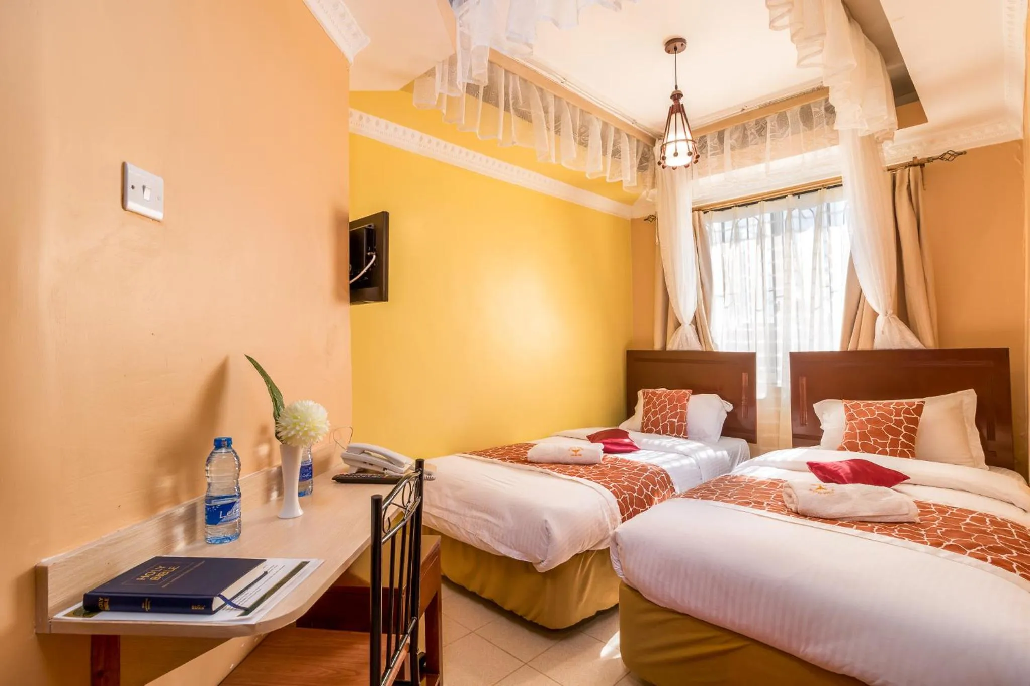 Deluxe Twin Room - single occupancy in Javilla Eagles Safari Guest house