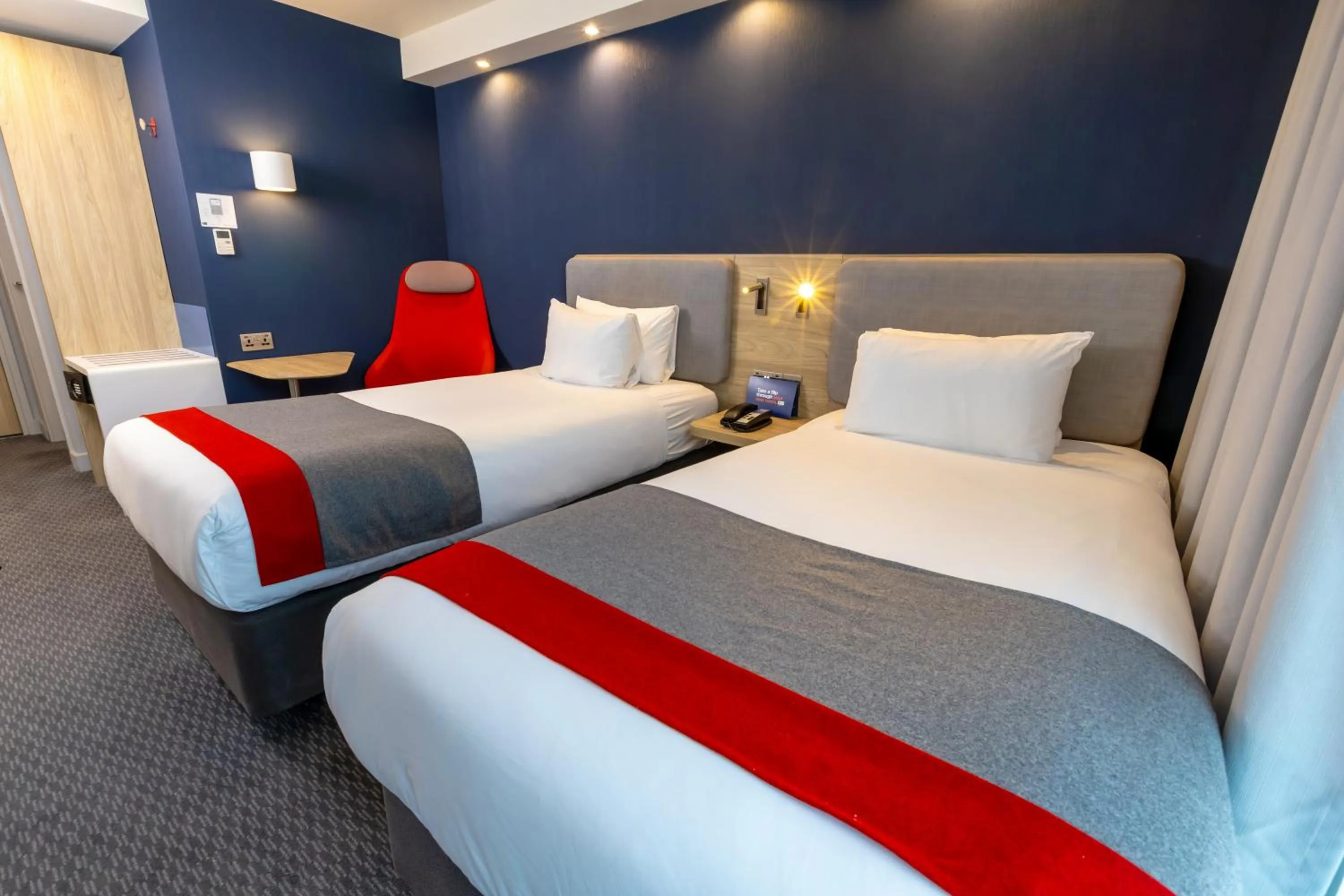 Standard Twin Room with Free Hot Breakfast in Holiday Inn Express - Manchester - TRAFFORDCITY by IHG