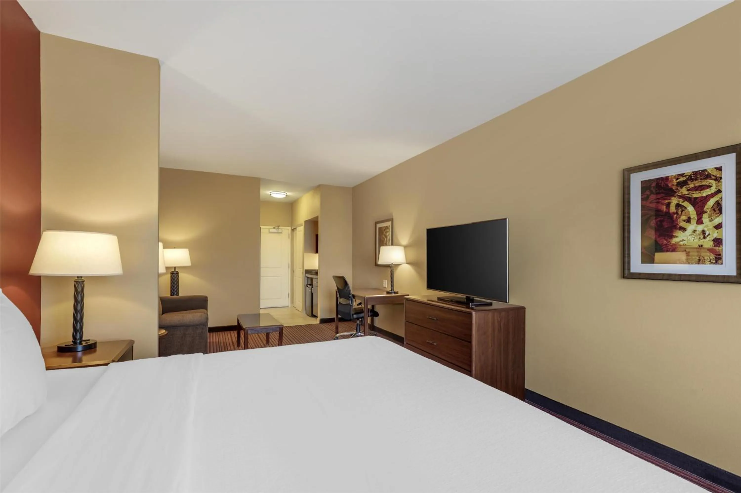 King Room with Roll-in Shower - Disability Access/Non-Smoking in Best Western Plus Hudson Hotel & Suites