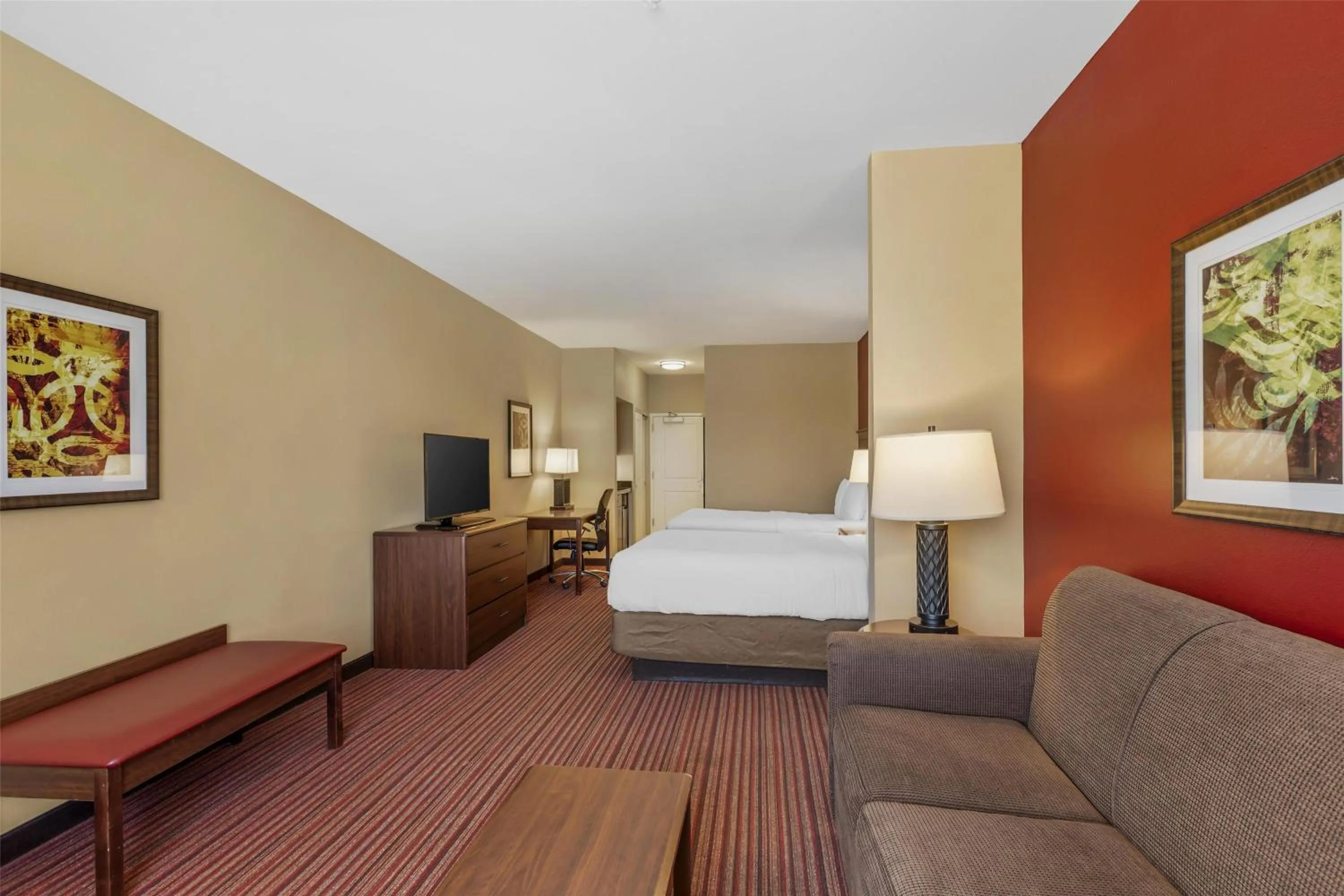 Queen Suite - Disability Access in Best Western Plus Hudson Hotel & Suites