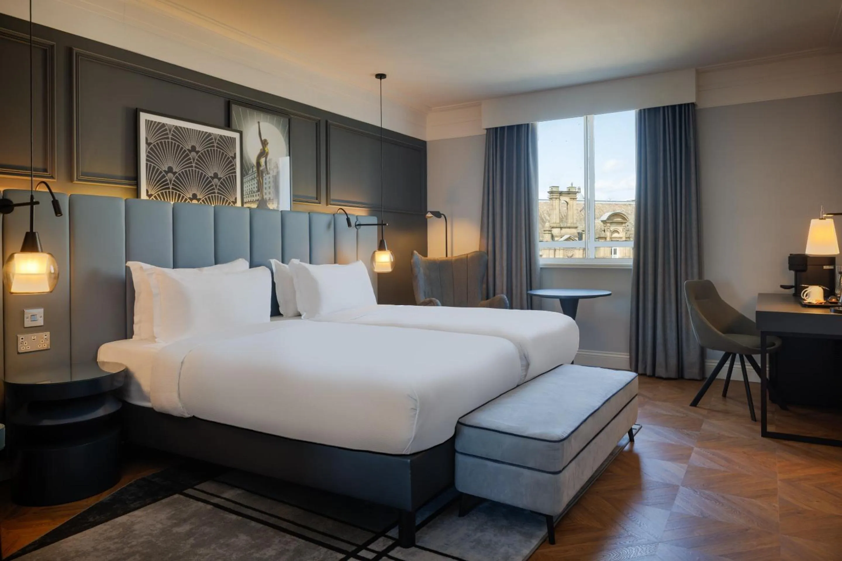 Superior Twin City Square View in The Queens Hotel