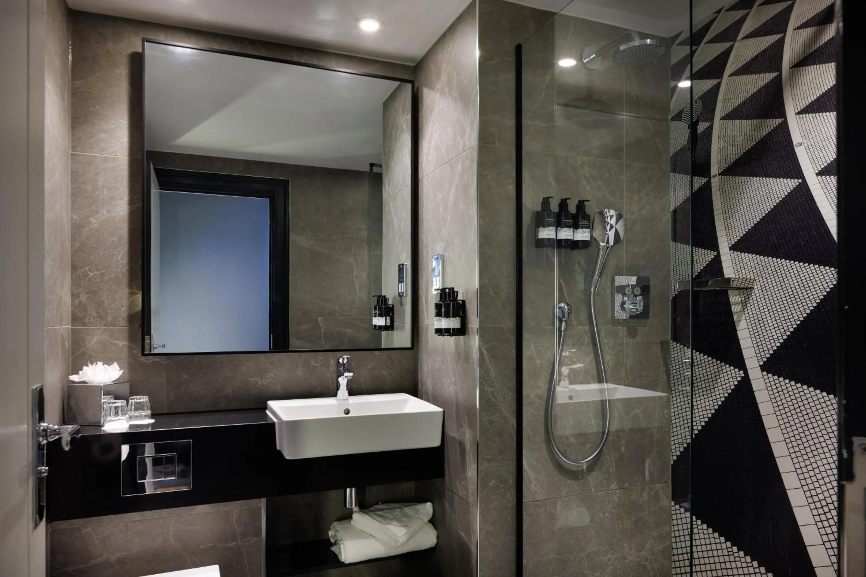 Superior King City Square View in The Queens Hotel