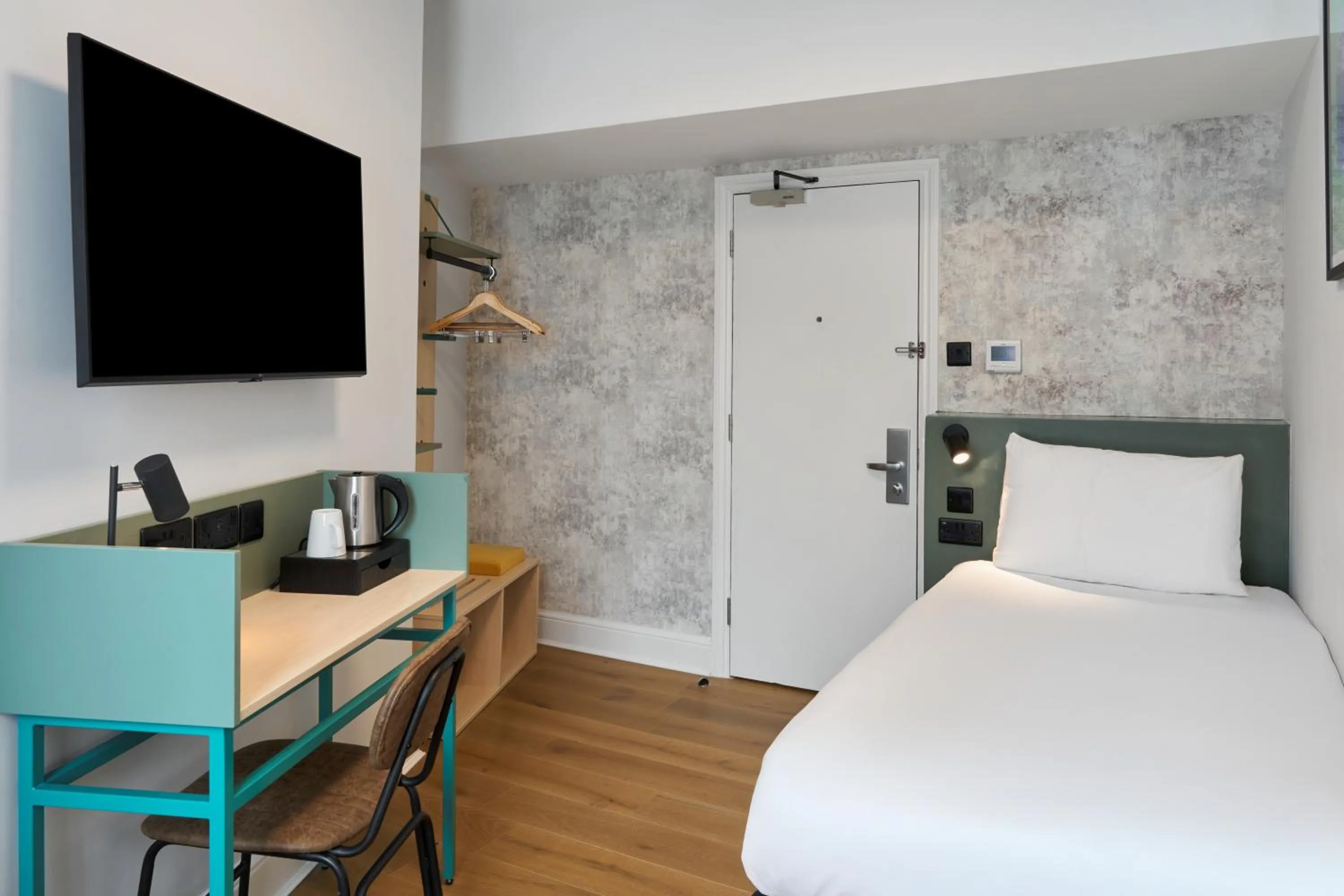 Single Room in Garner Hotel Reading City Centre, an IHG Hotel