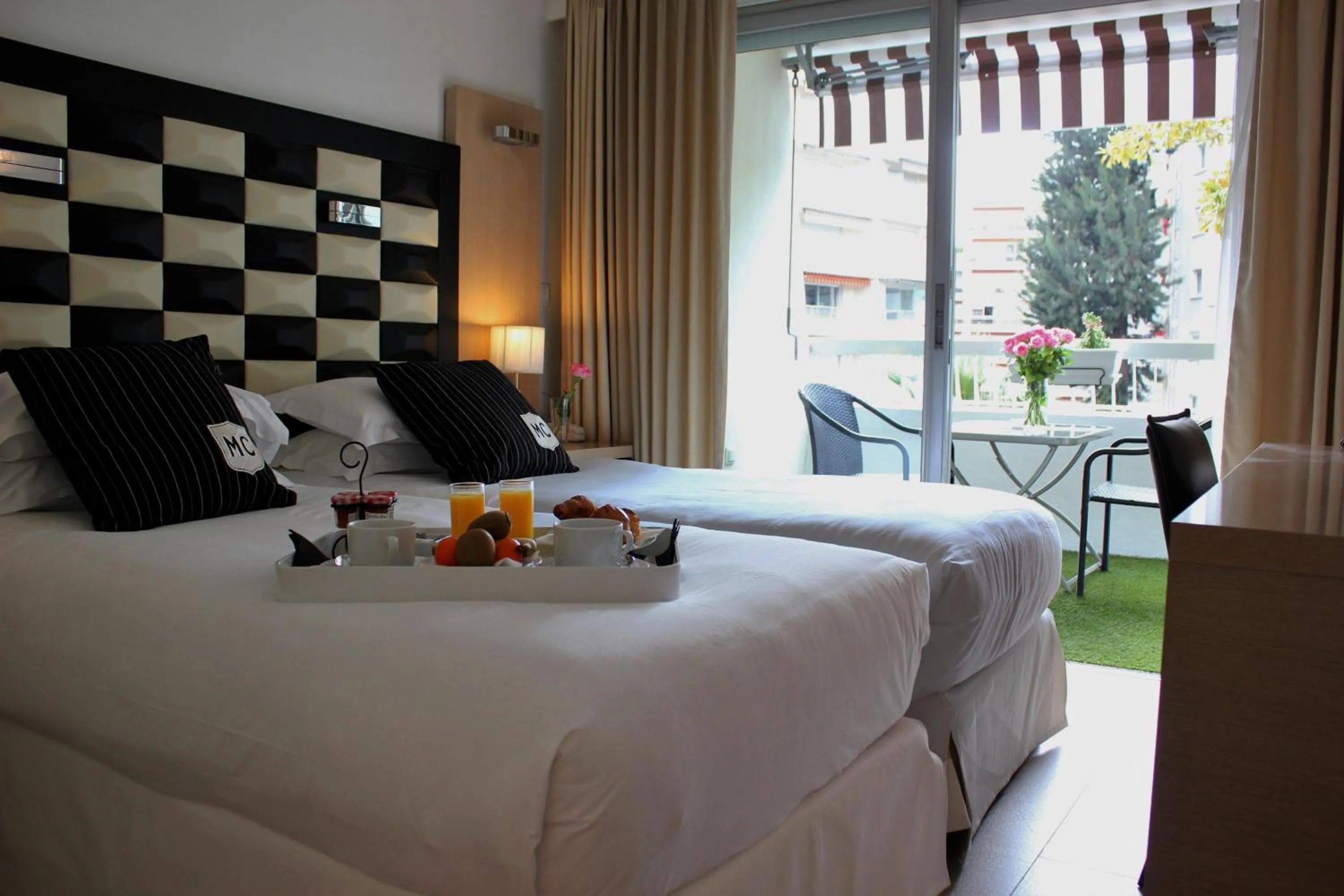 Classic Double Room with Balcony and Garden view in Hôtel Victoria