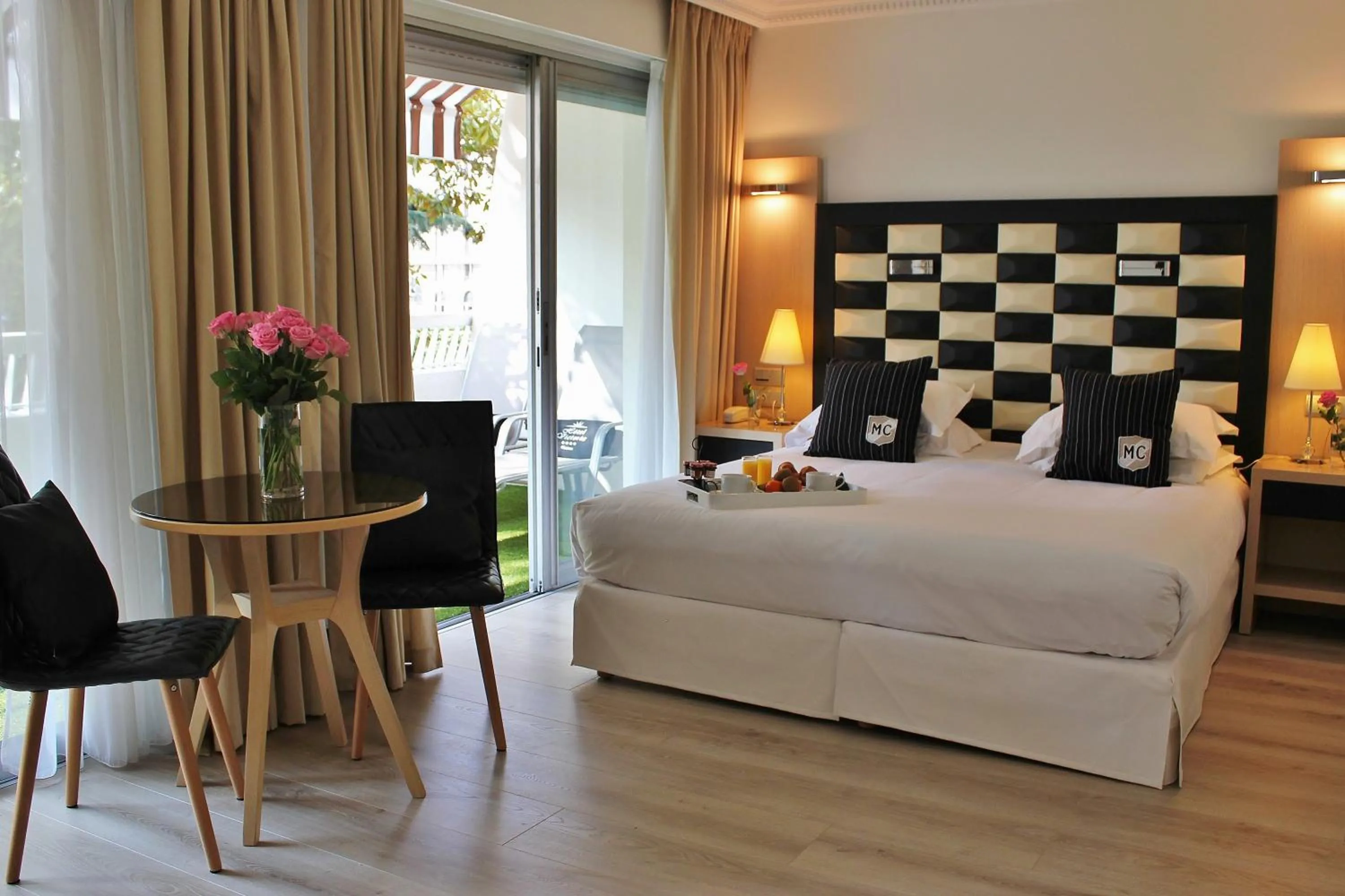 Deluxe Double Room with Terrace and Garden View in Hôtel Victoria