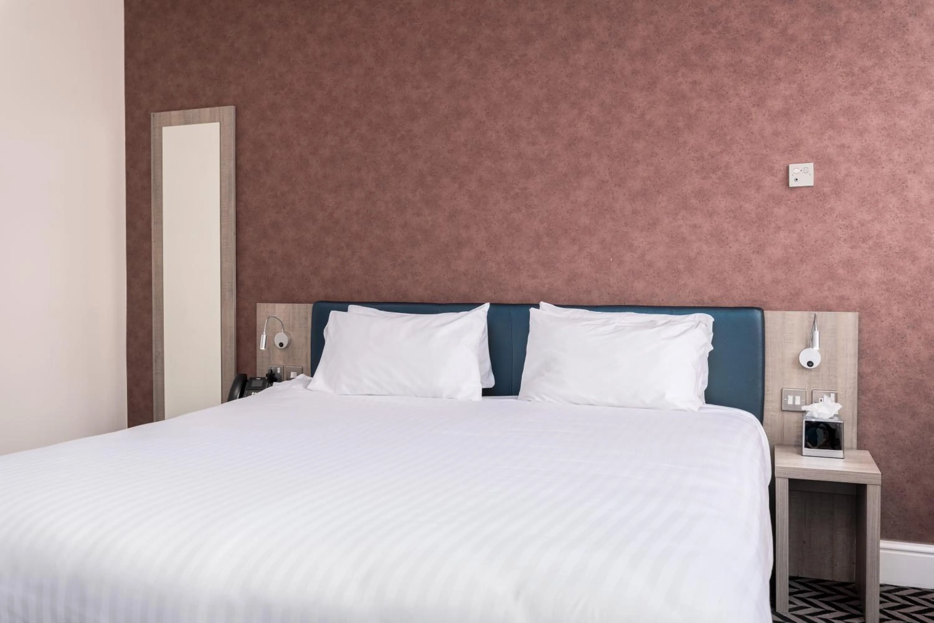 Superior Family Room with One King and One Single Bed and Walk-In Shower - Mobility Accessible in Best Western Carlton Hotel