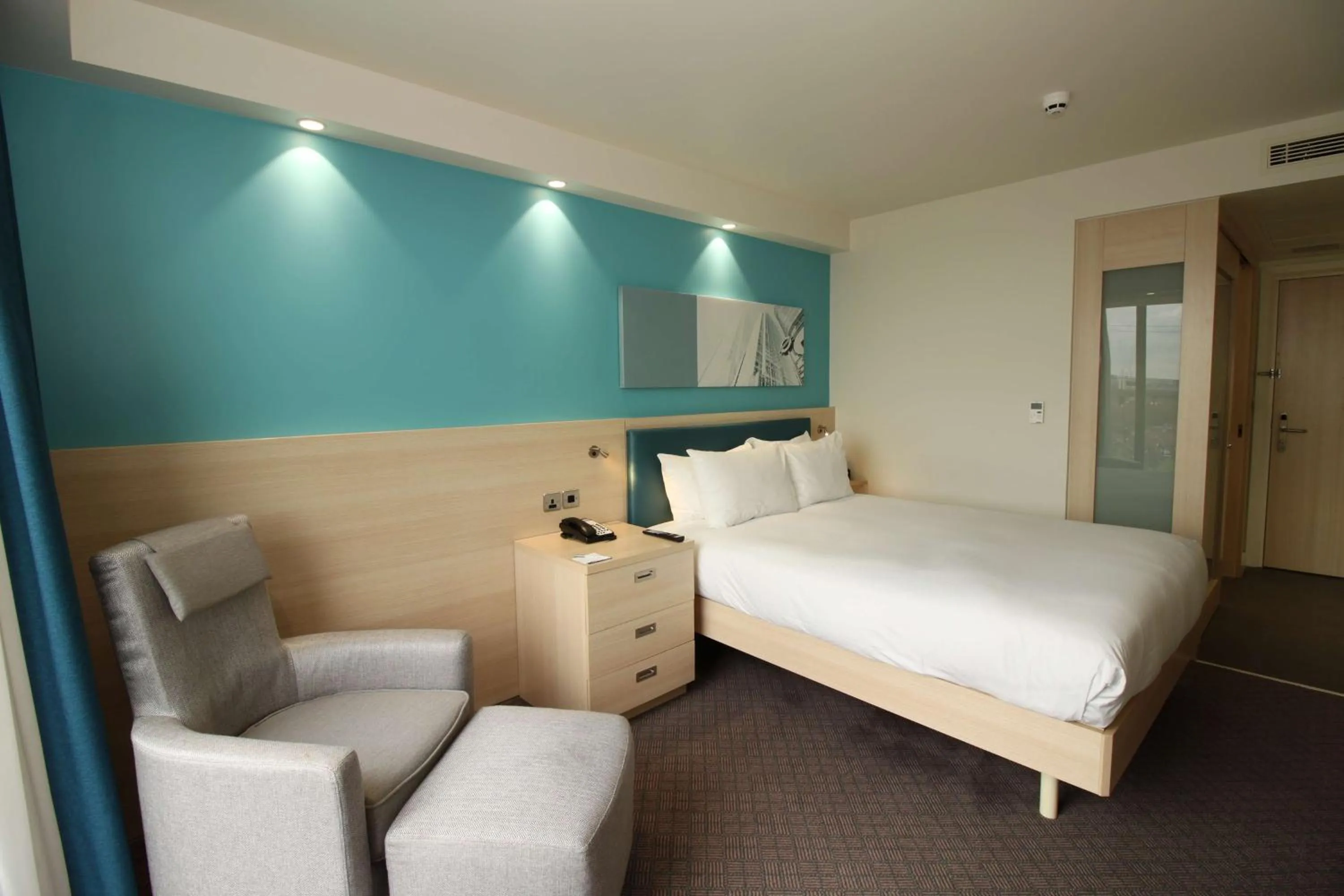 Queen Room in Hampton By Hilton London Docklands