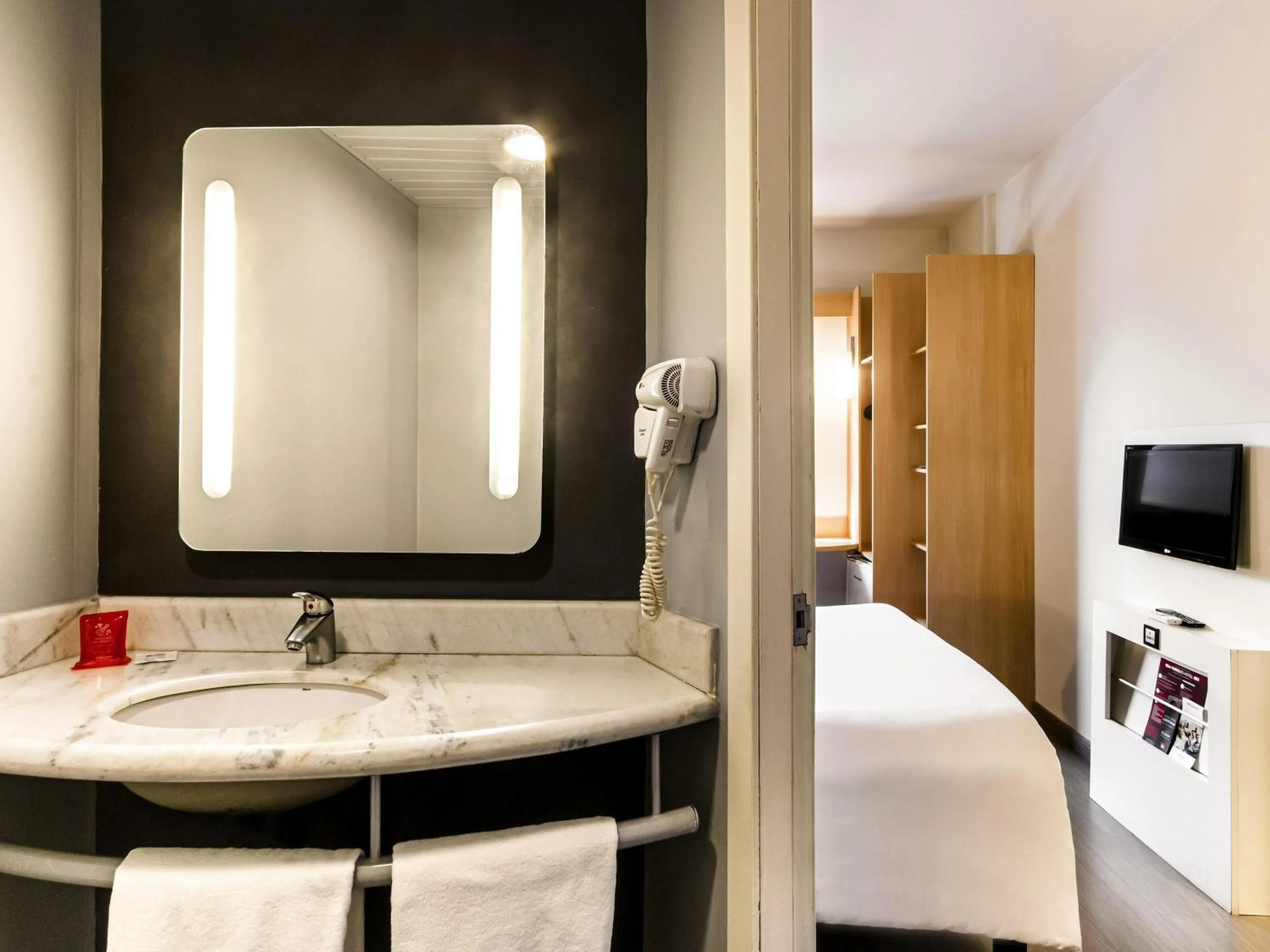 Standard One Double Bed - single occupancy in ibis Uberaba