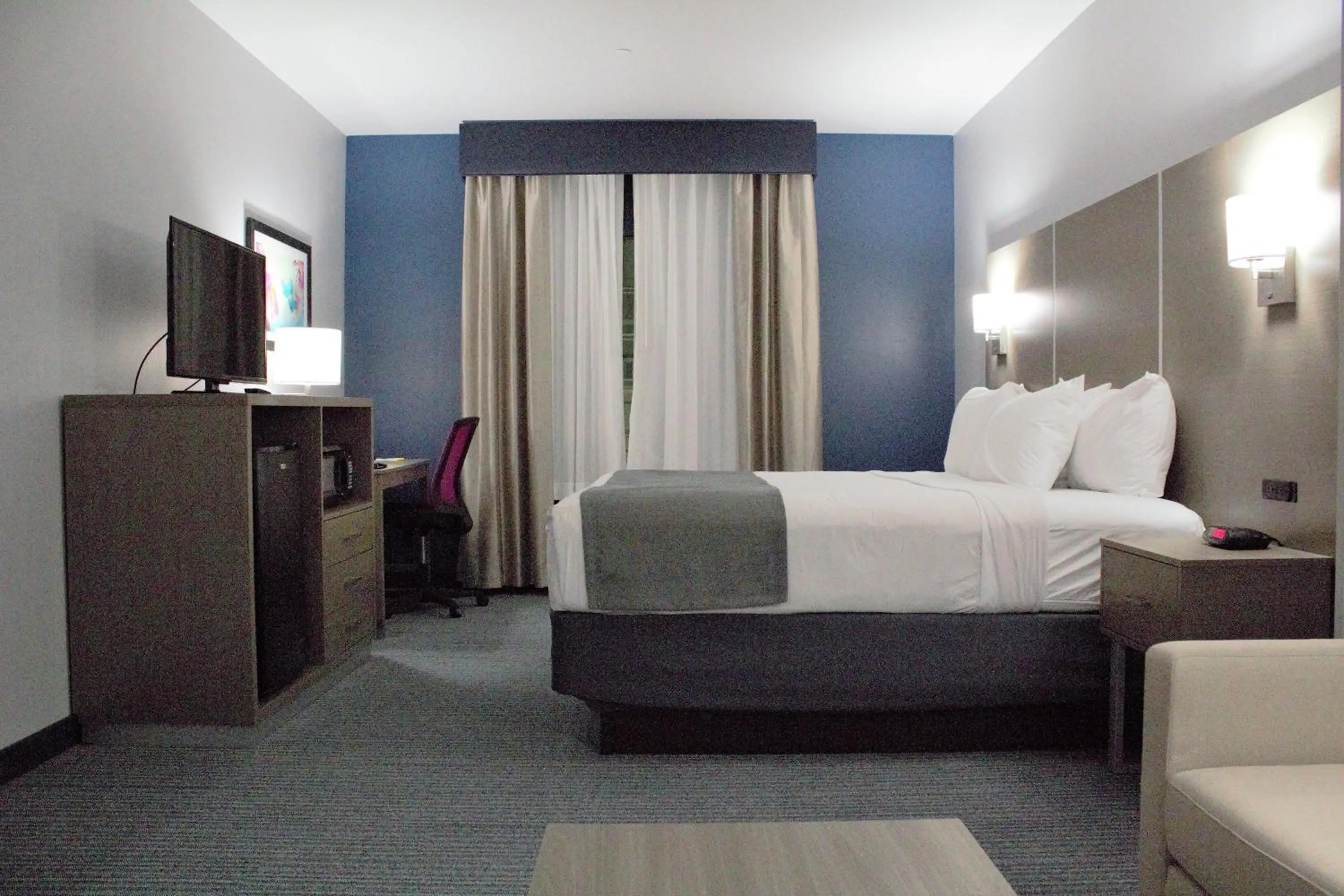 King Room - Non-Smoking in Days Inn & Suites by Wyndham Houston NW Cypress