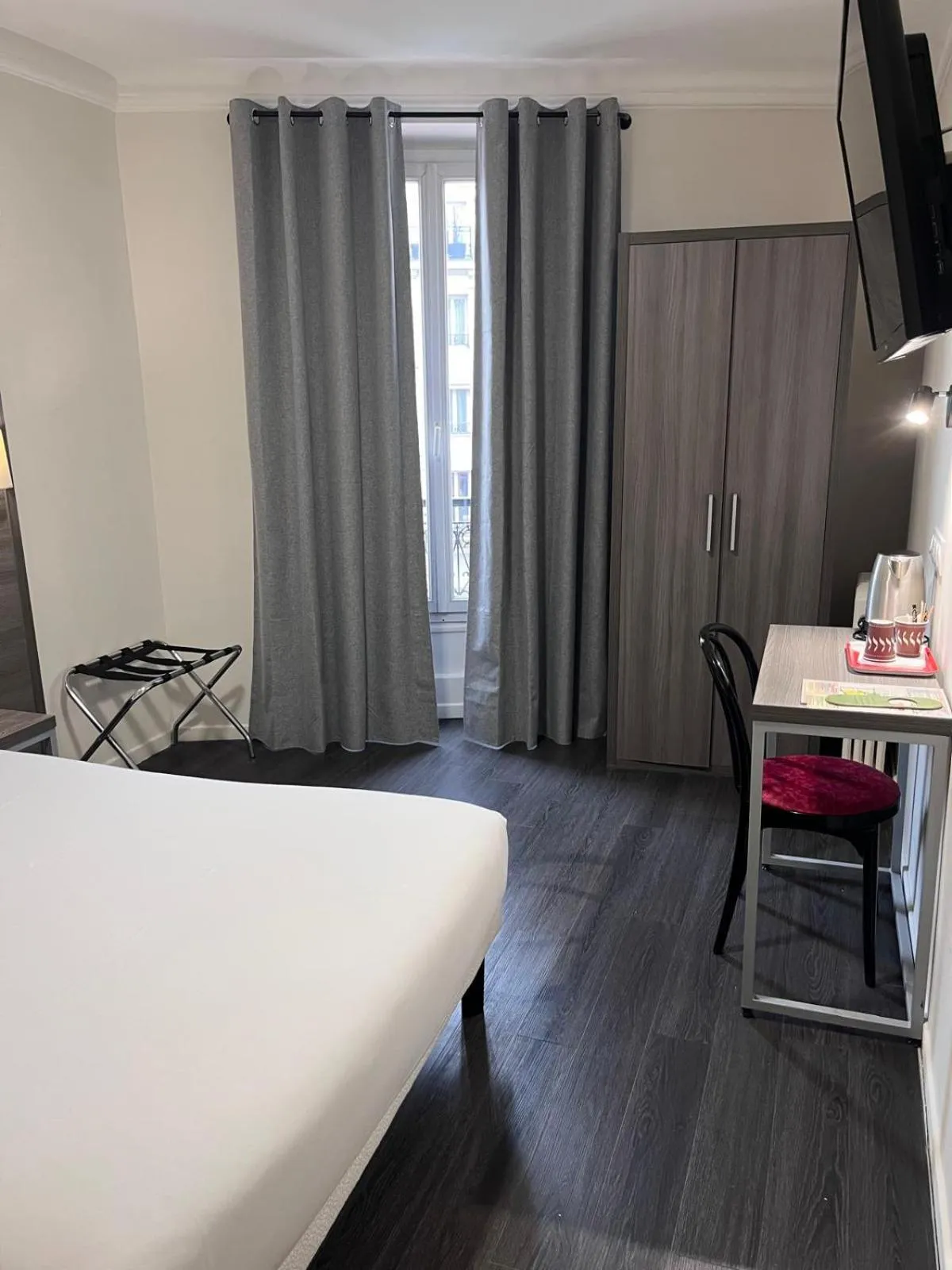 Single Room in Hipotel Paris Voltaire Bastille