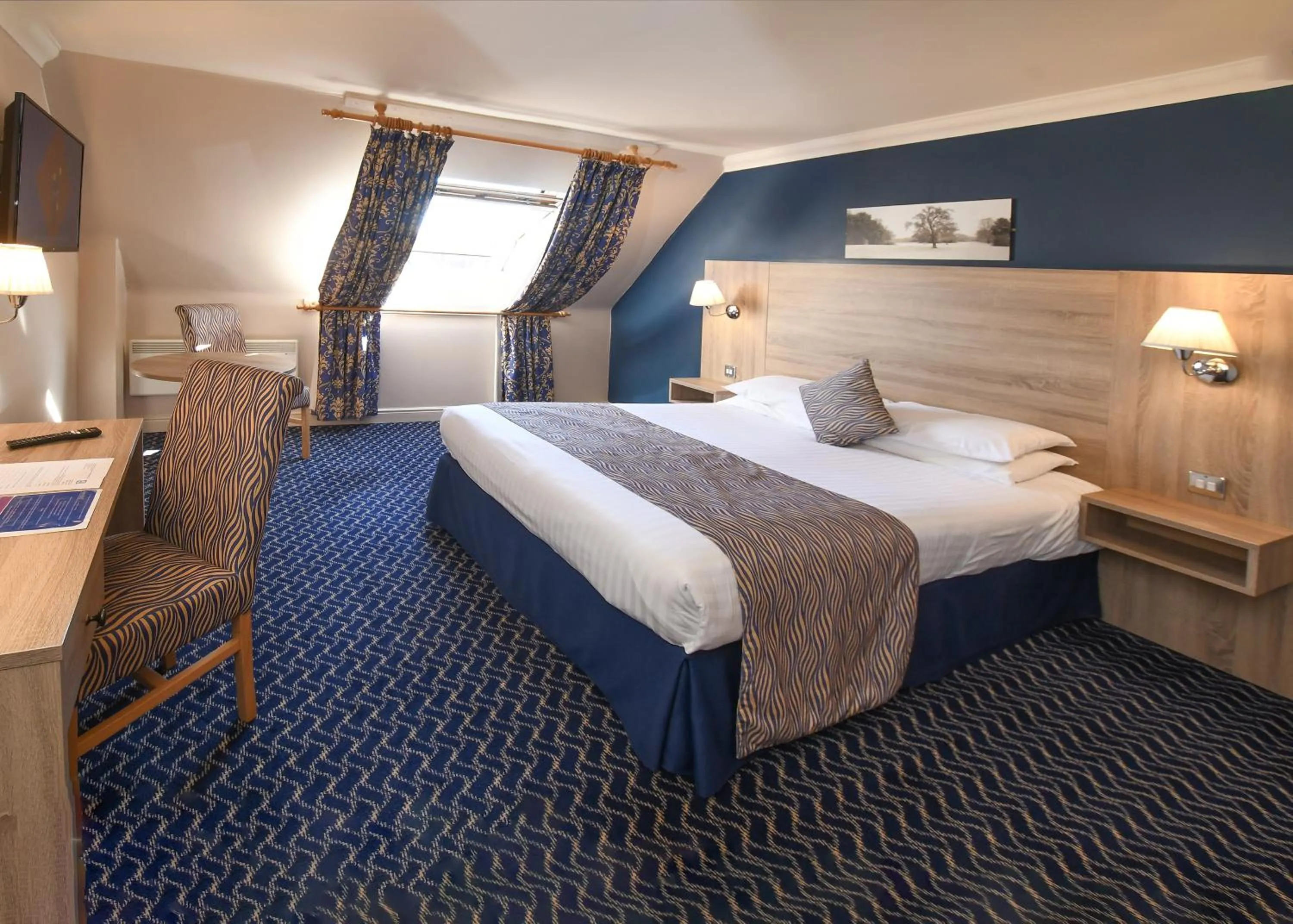 Standard Double  Room - Smoking  in The Queens Hotel & Victoria Cloisters Apartments