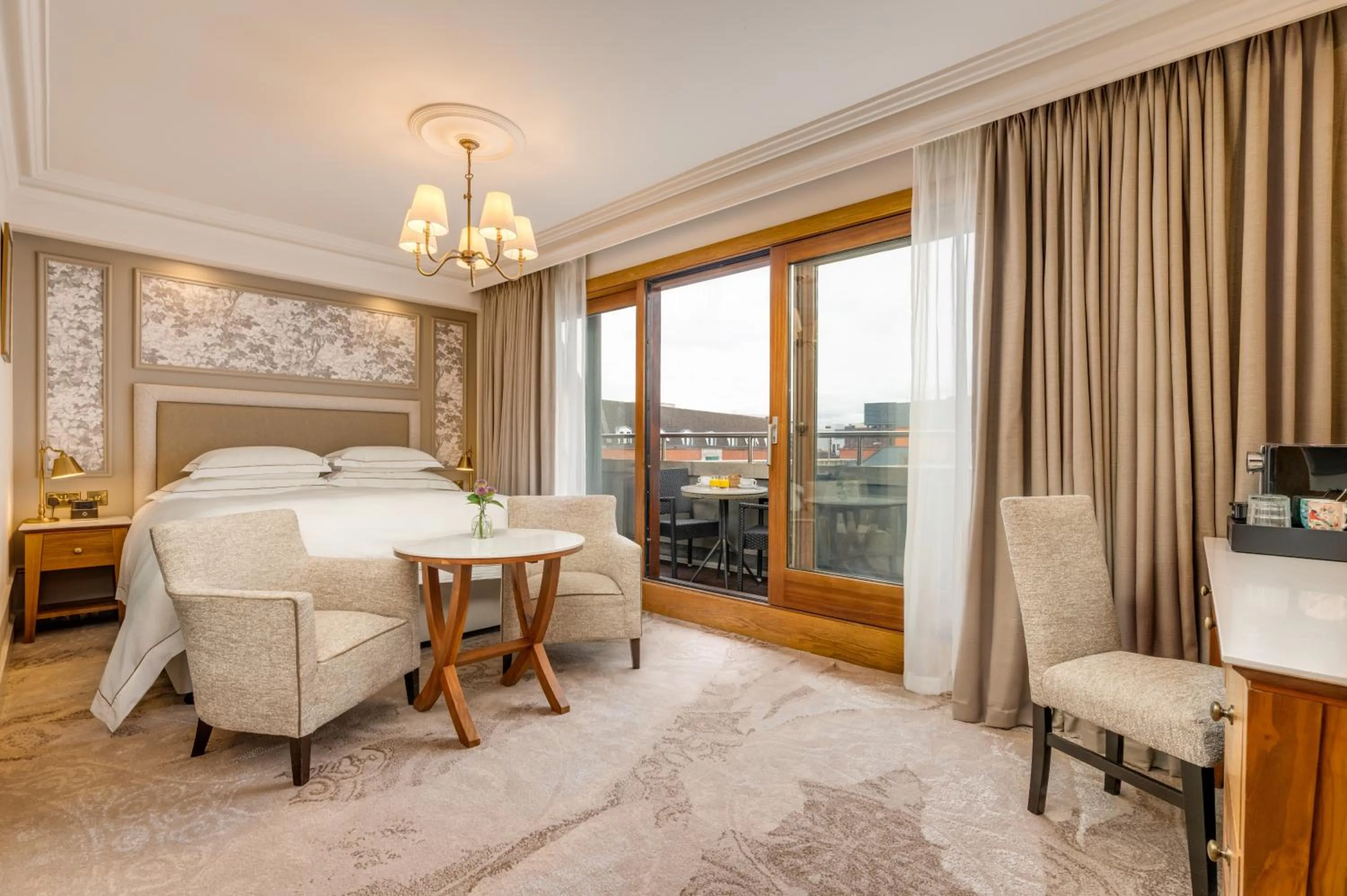 Contemporary King in Brooks Hotel