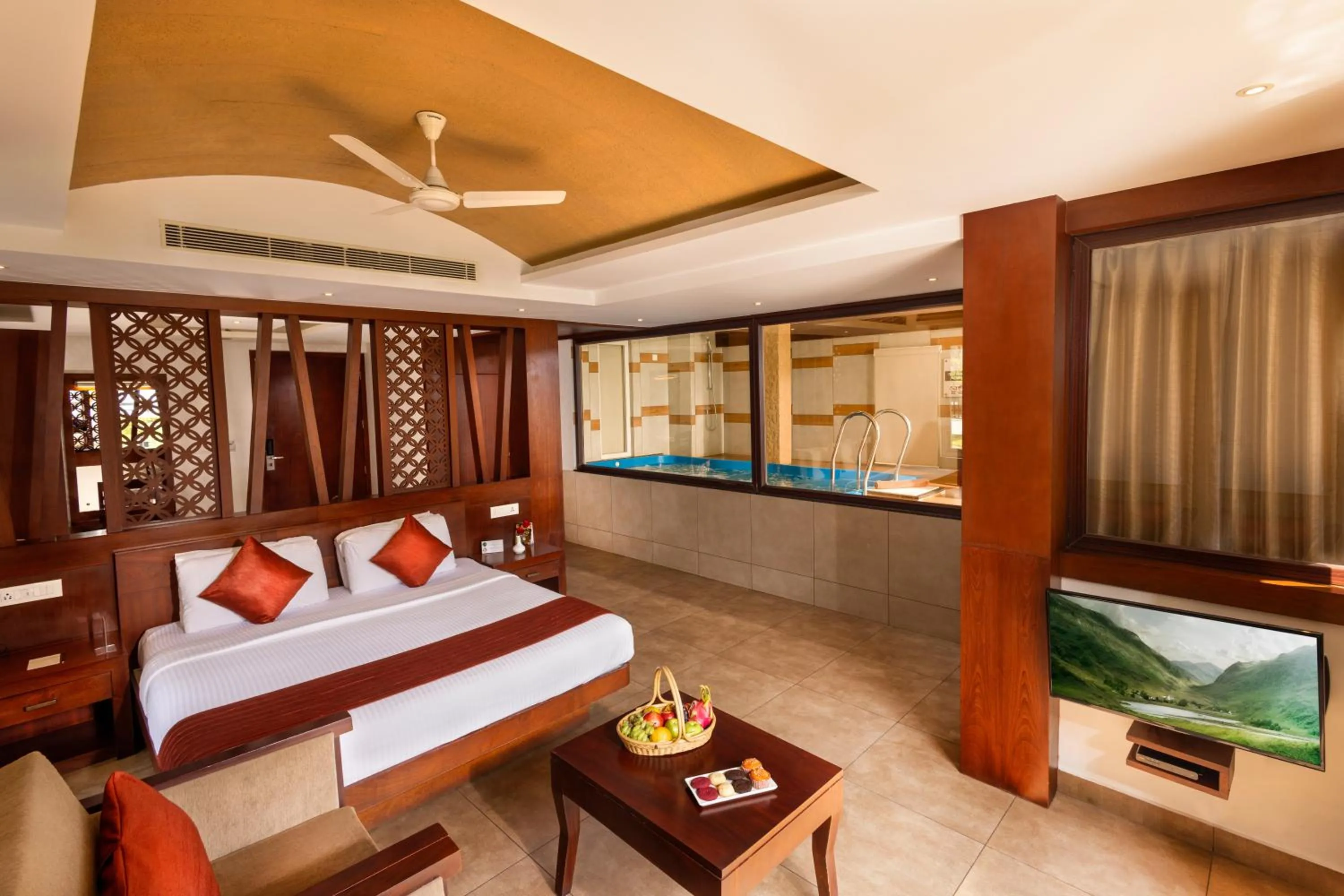 Villa with Private Pool in Lake Canopy Alleppey