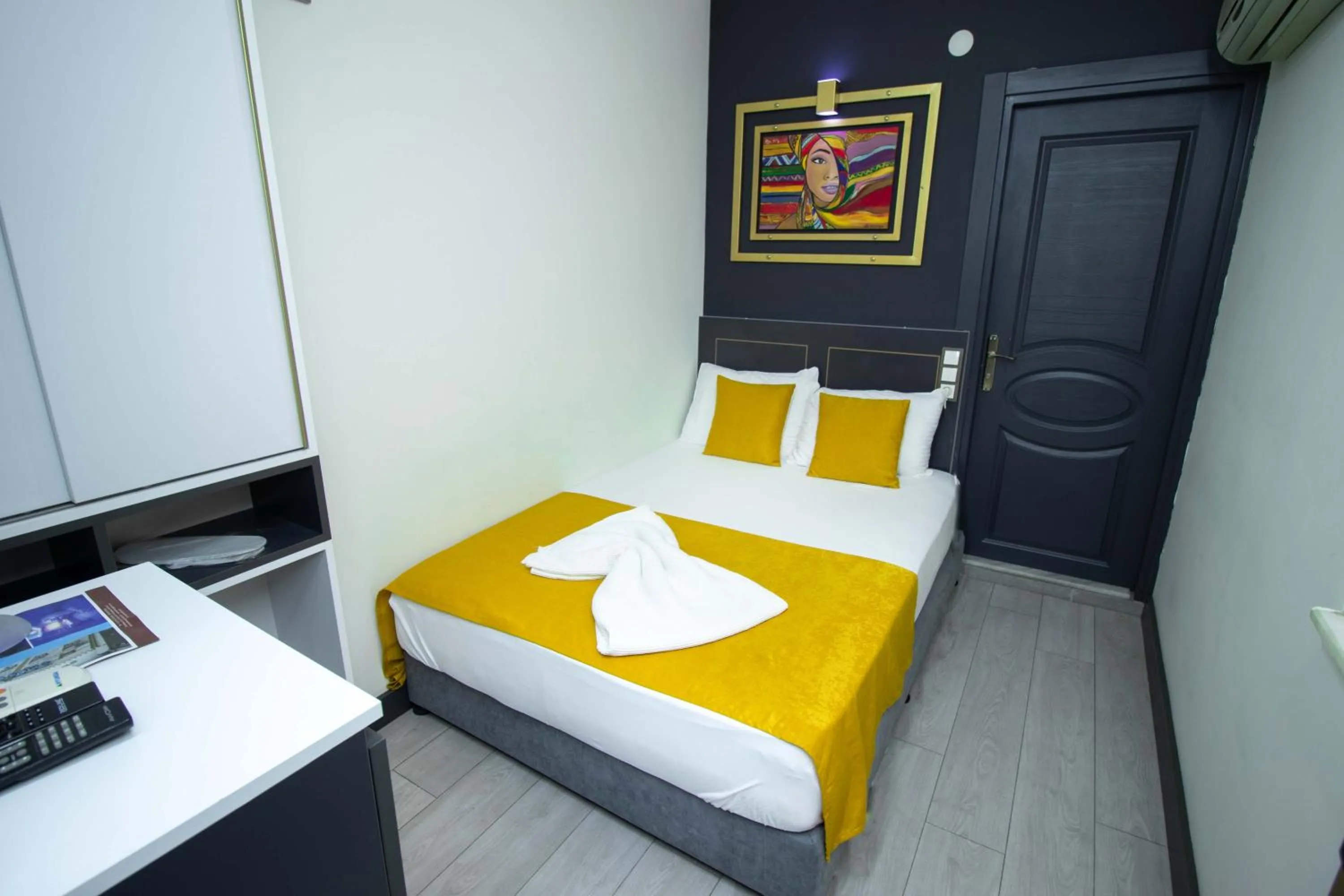 Budget Double Room in Exporoyal Hotel
