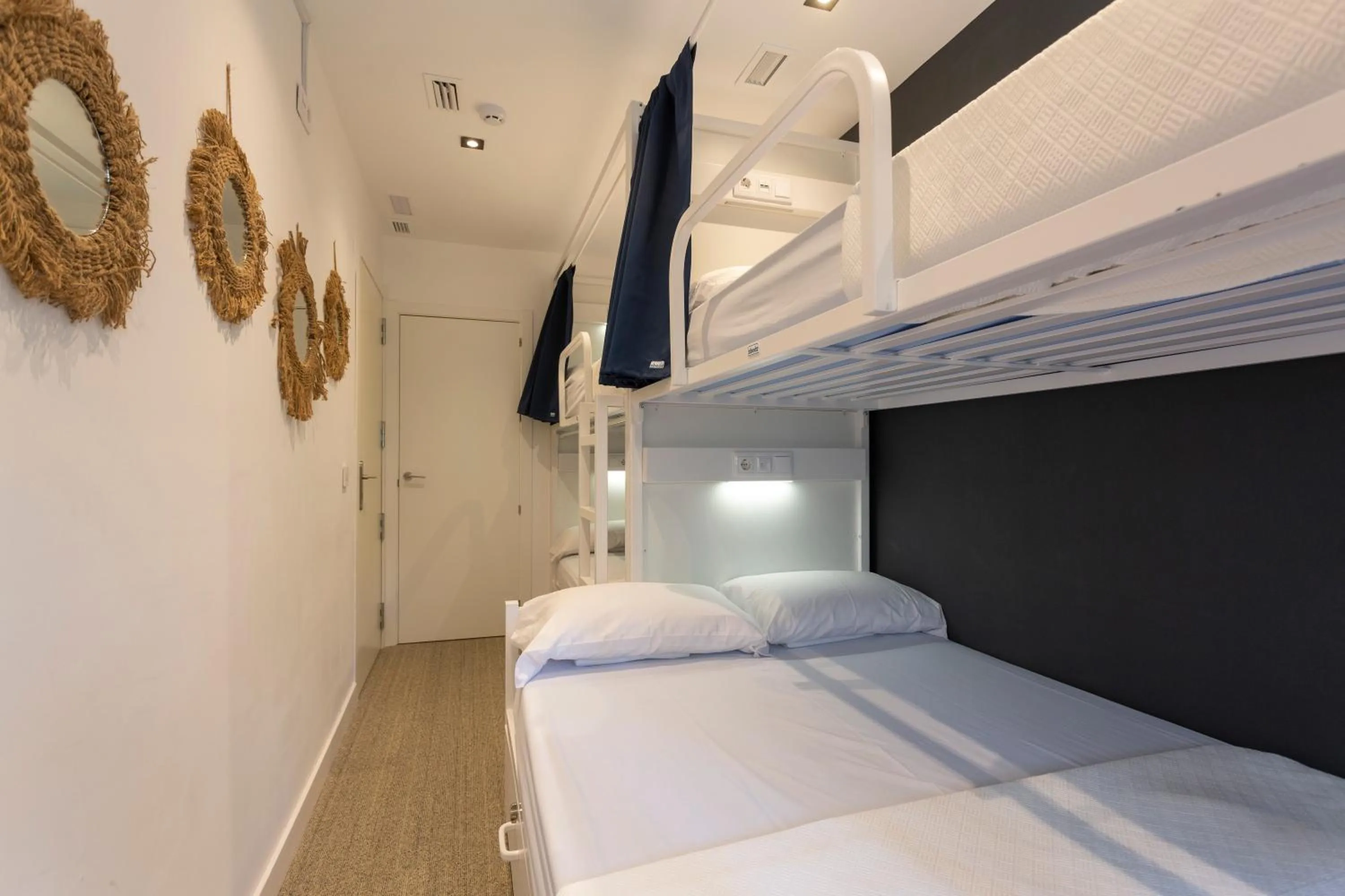 Family Room with Private Bathroom in Malaga Stop Hostel AB