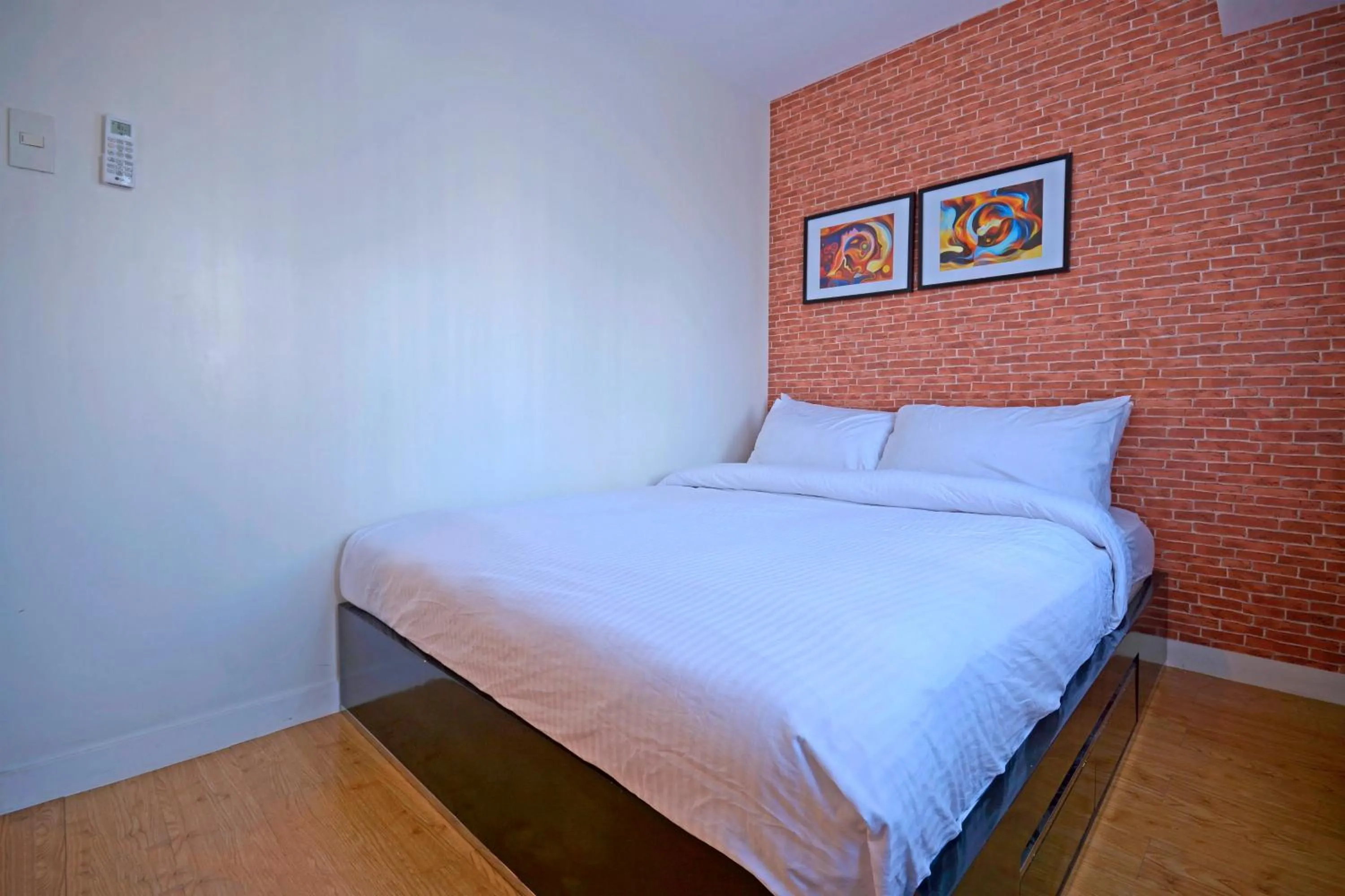 One-Bedroom Apartment - single occupancy in Victoria SOHO Suites