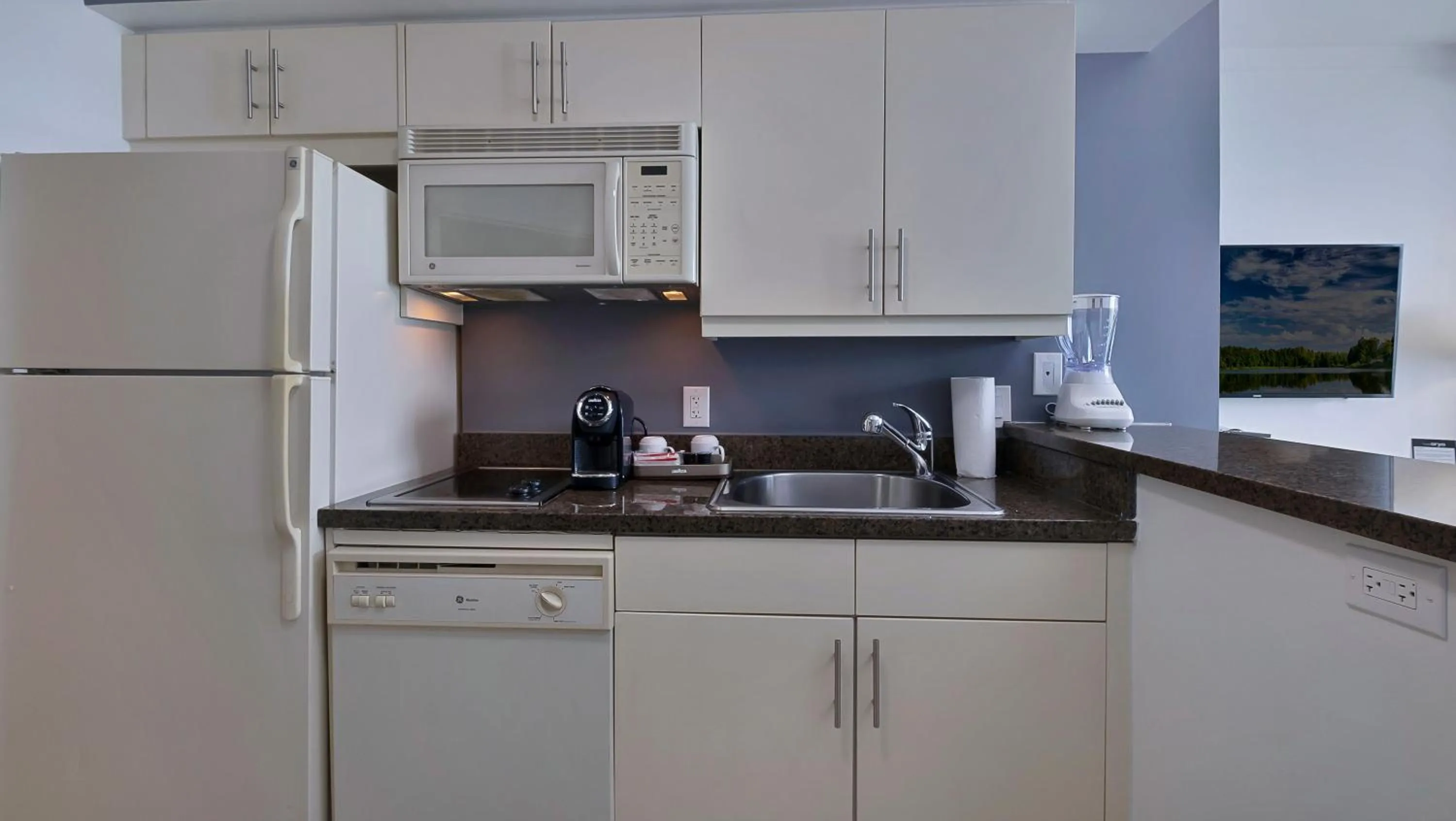 King Suite with Sofa Bed and Balcony - City View in Hotel Arya BW Premier Collection