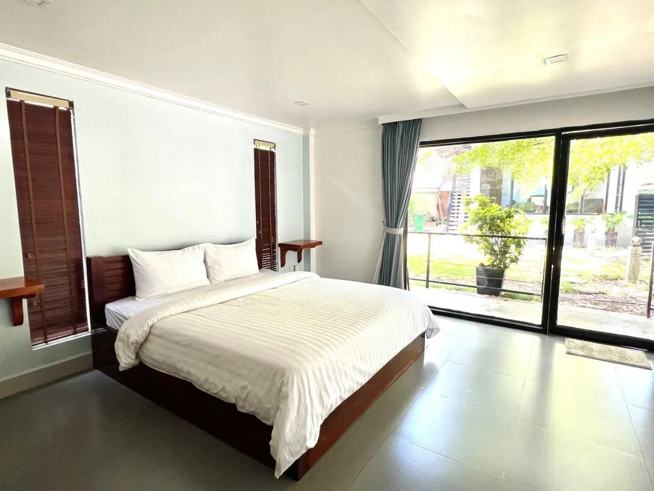 Deluxe Double Room in Sandy Clay Bungalows