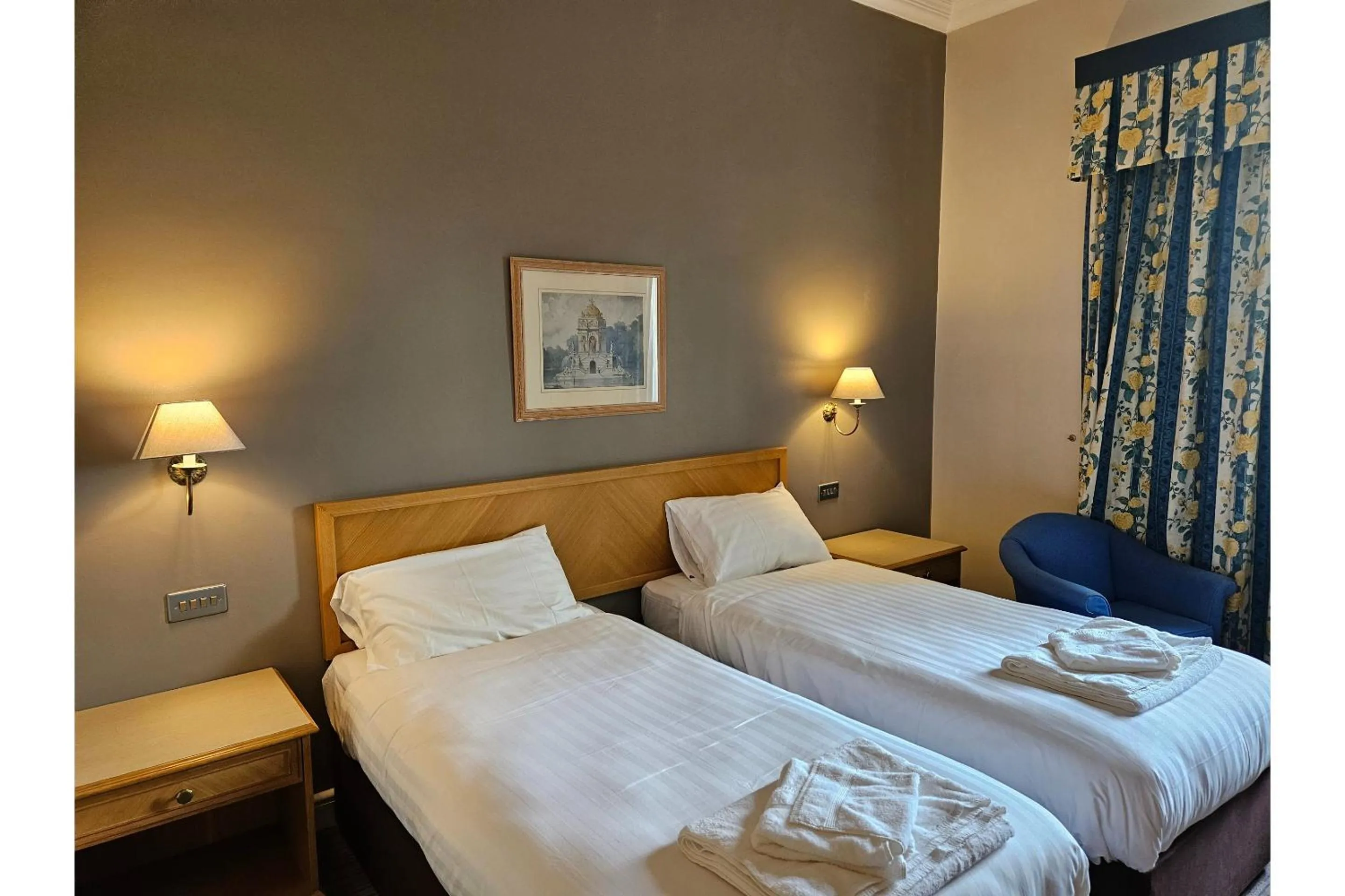 Superior Twin Room in OYO Blaby Westfield Hotel