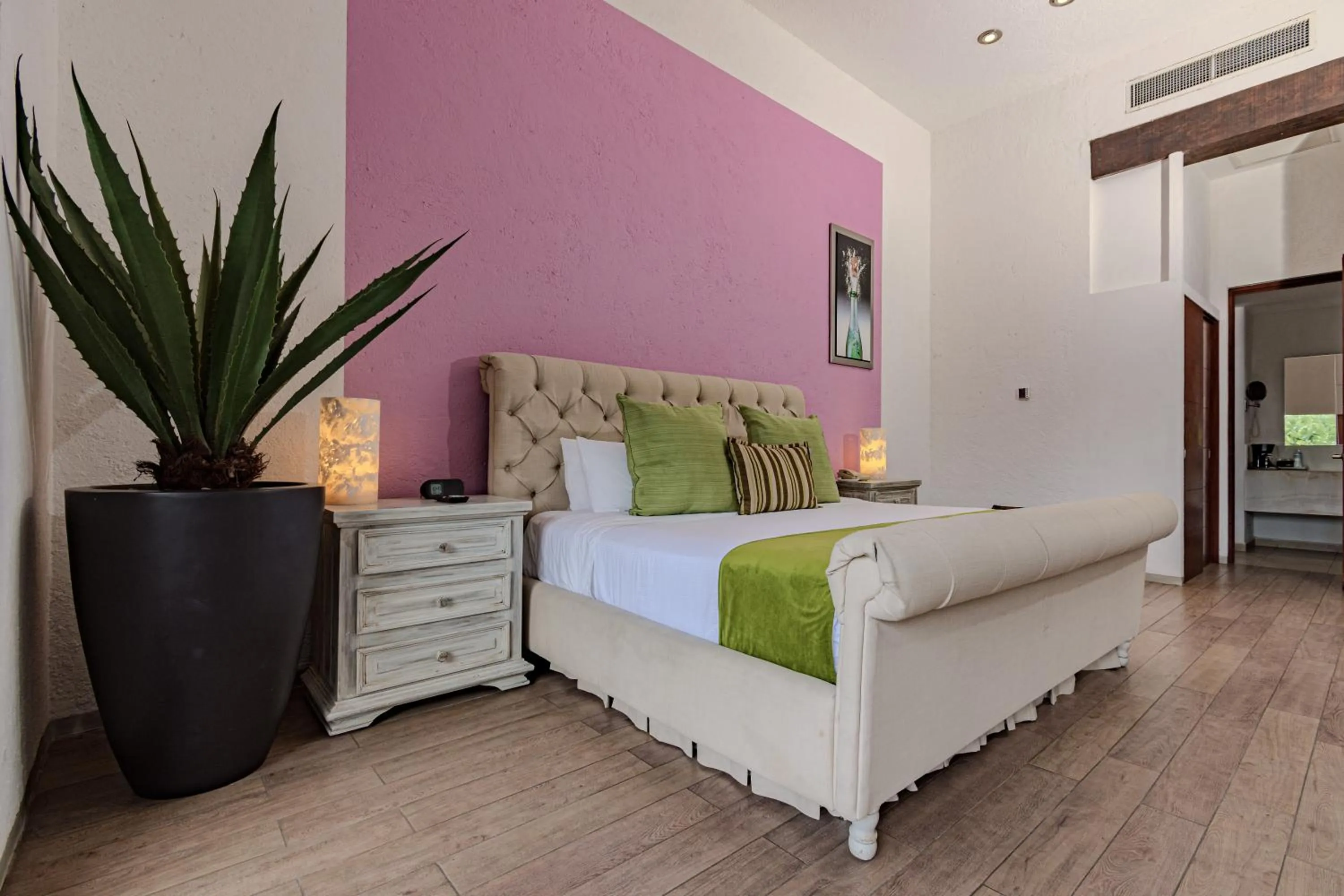 King Suite - Disability Access/Non Smoking in Radisson Hotel Cuernavaca